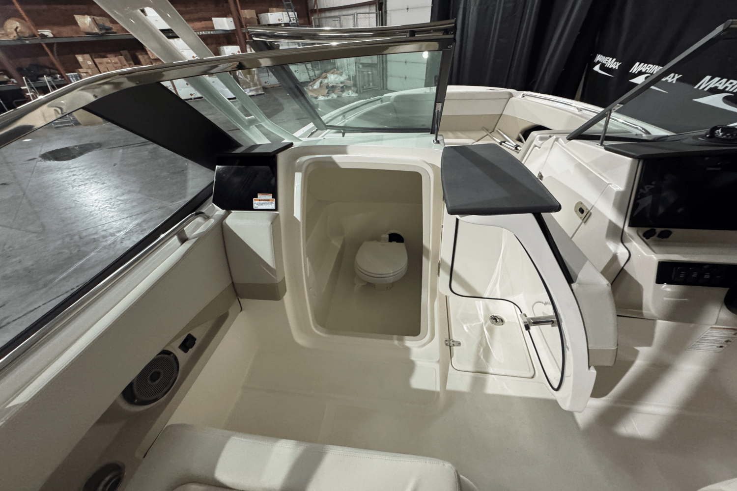 2025 Boston Whaler 240 Vantage Image Thumbnail #18