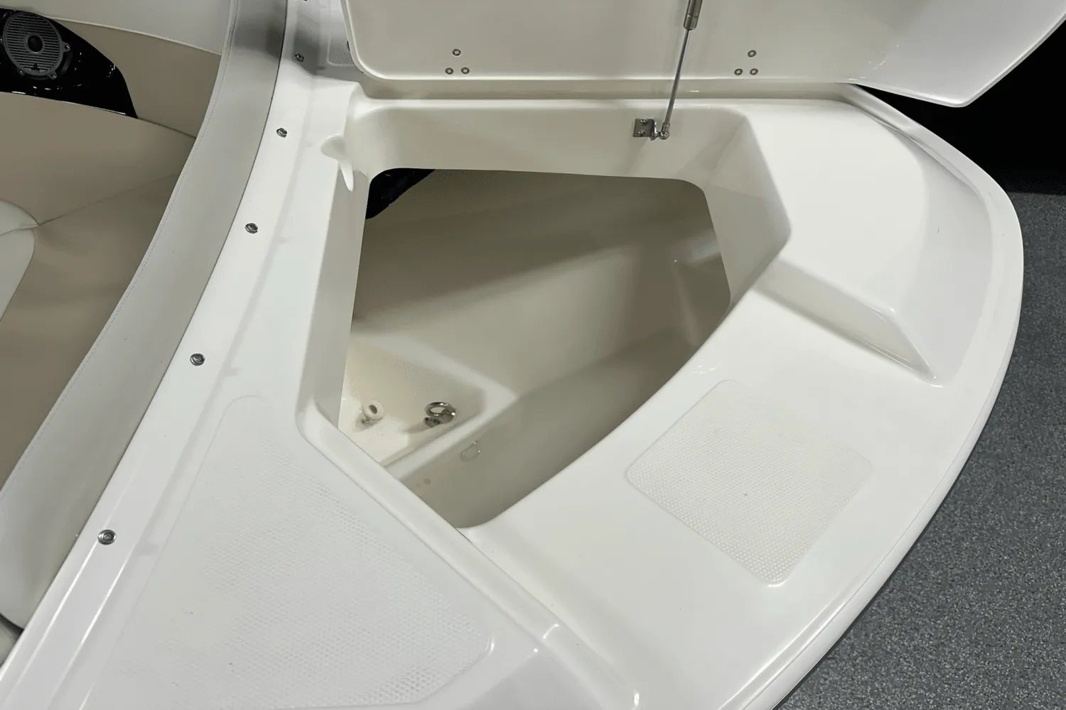 2025 Boston Whaler 240 Vantage Image Thumbnail #16