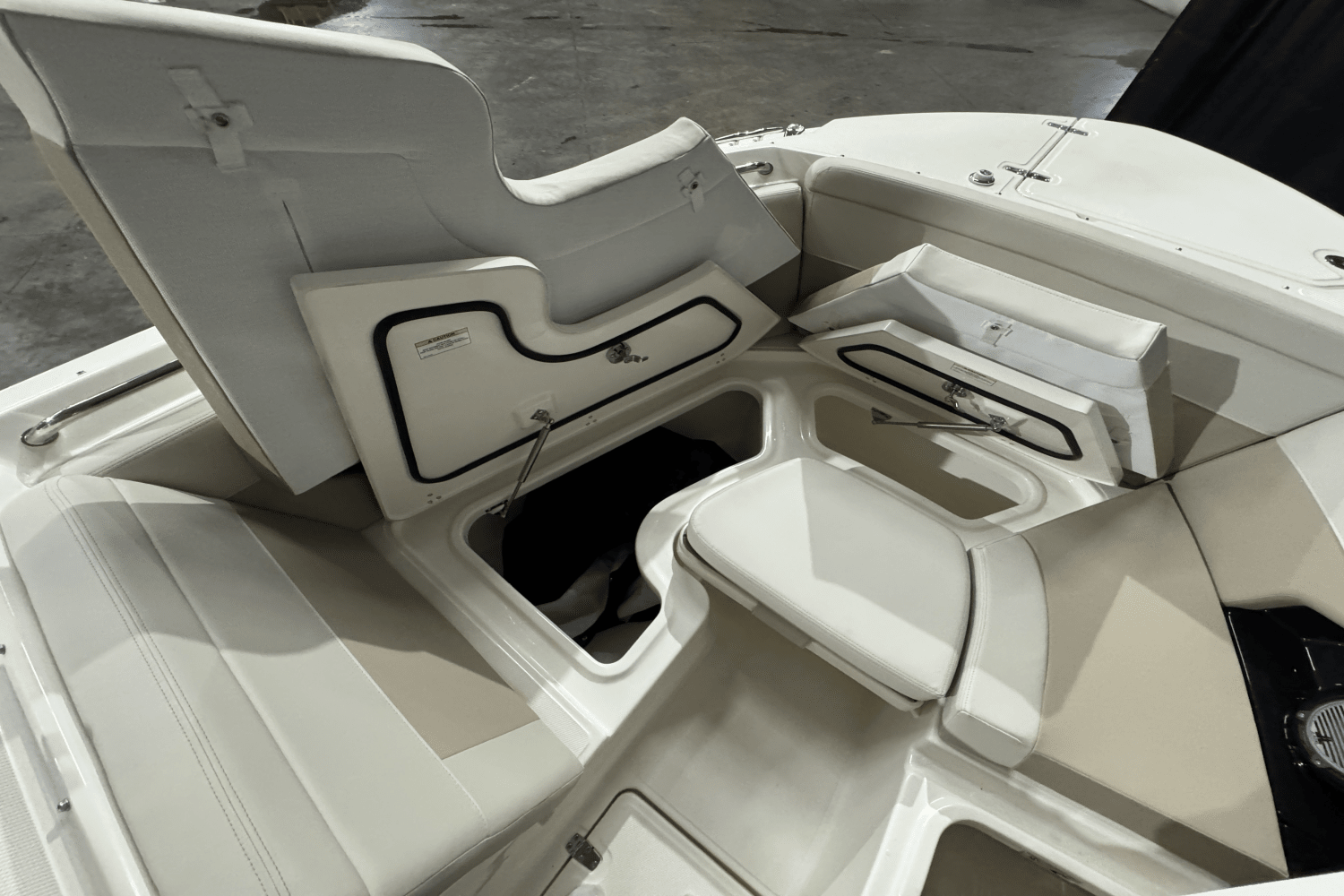 2025 Boston Whaler 240 Vantage Image Thumbnail #25