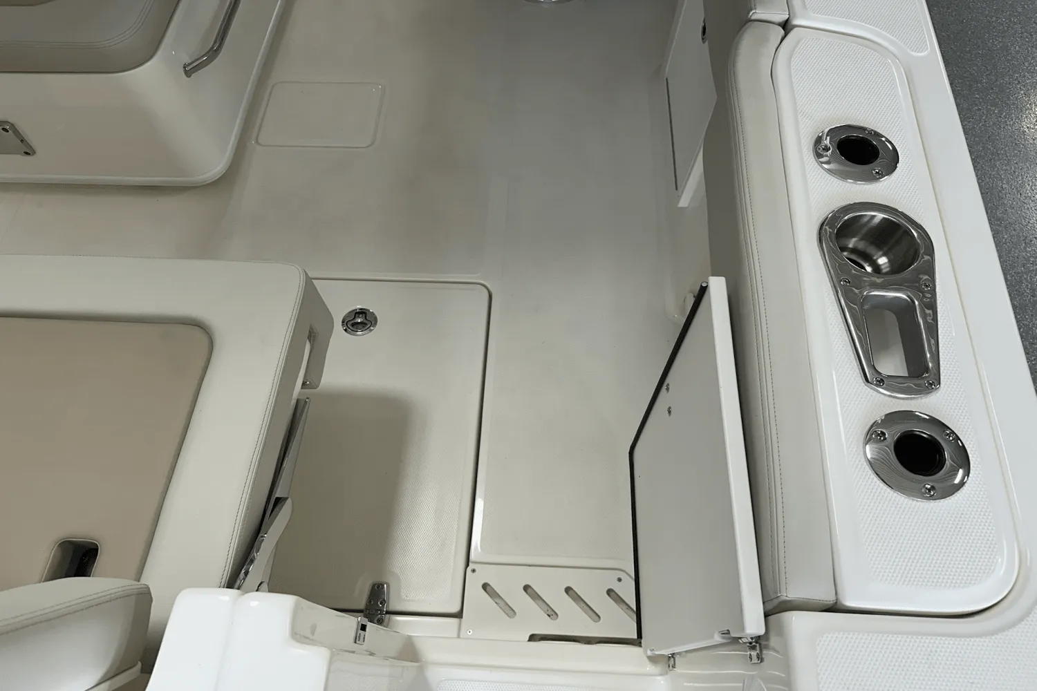 2025 Boston Whaler 240 Vantage Image Thumbnail #23