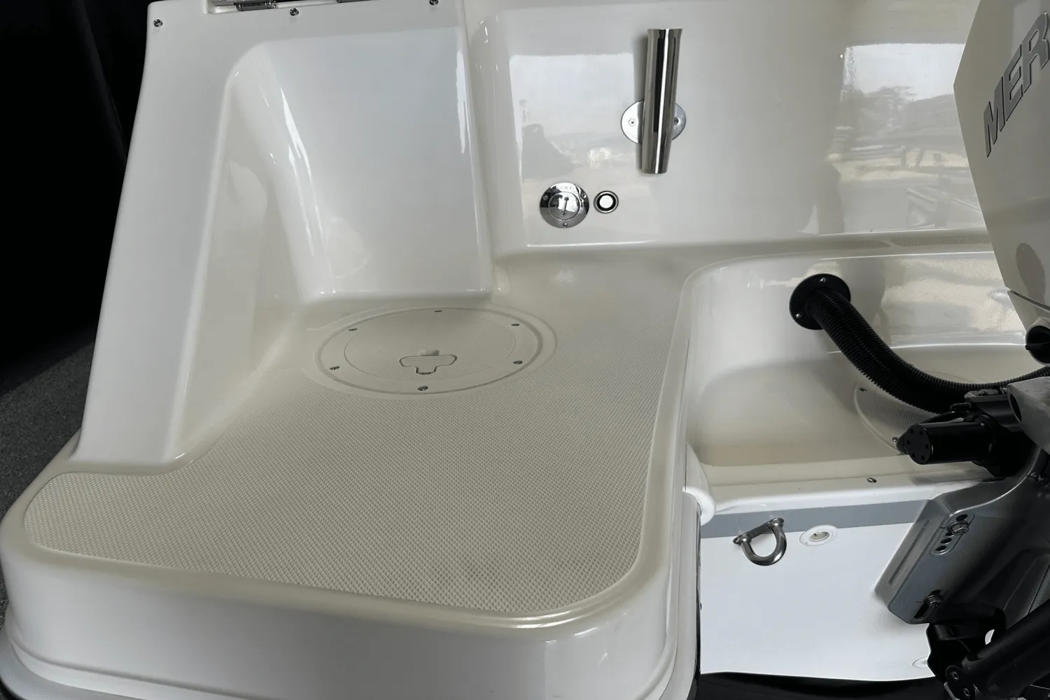 2025 Boston Whaler 240 Vantage Image Thumbnail #5