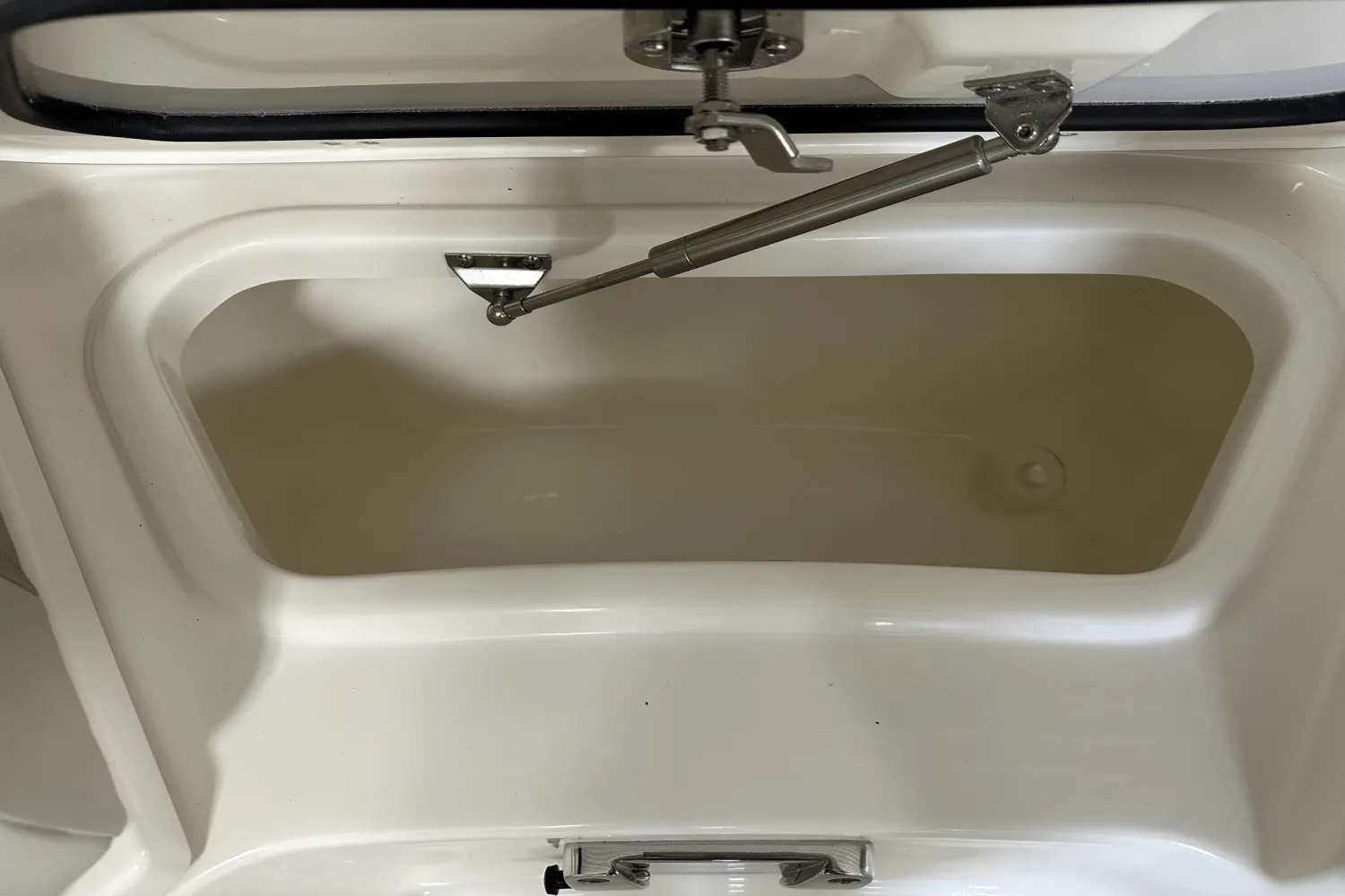 2025 Boston Whaler 240 Vantage Image Thumbnail #96