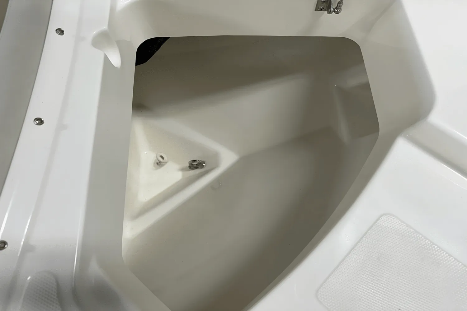 2025 Boston Whaler 240 Vantage Image Thumbnail #17