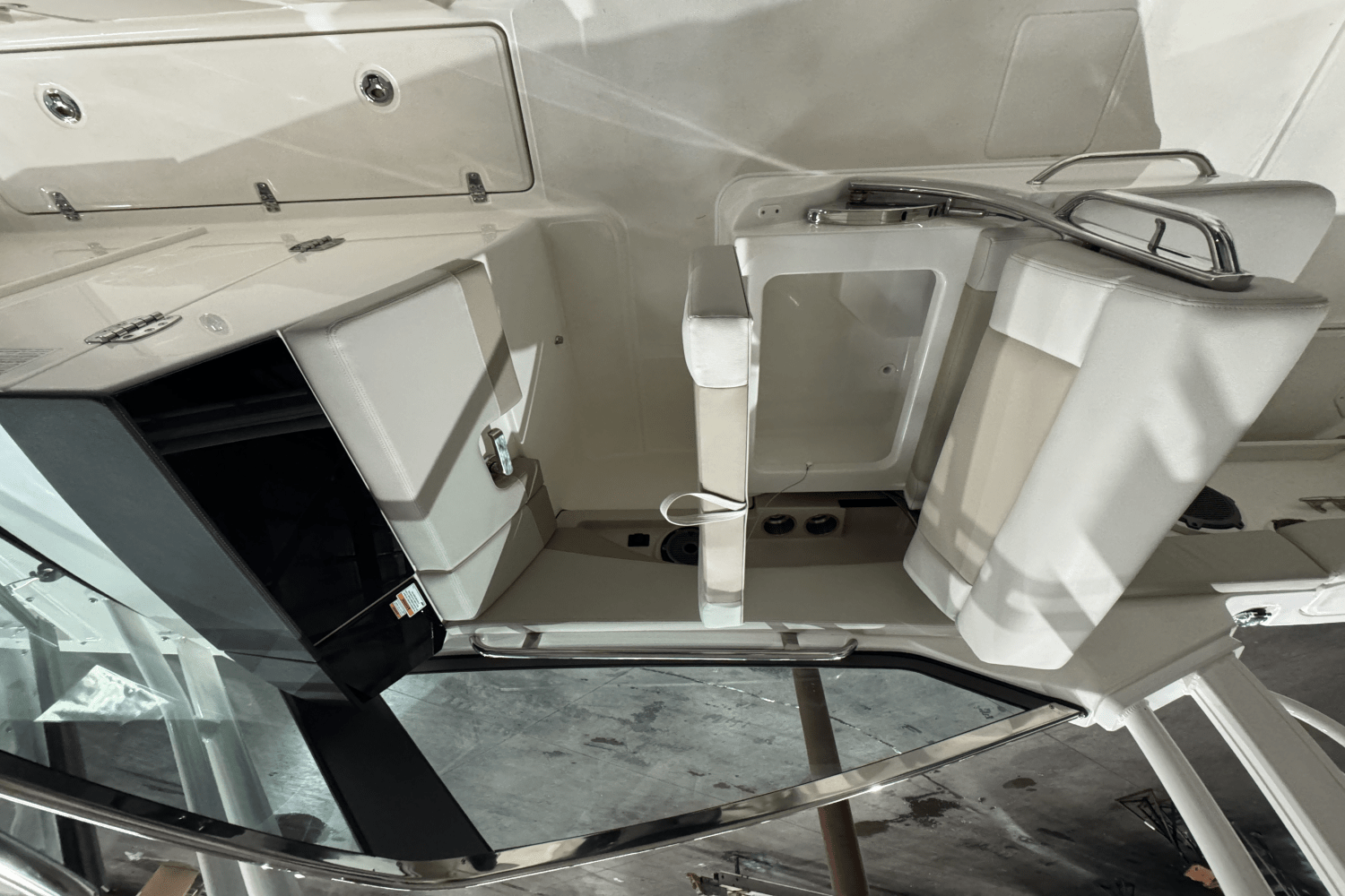 2025 Boston Whaler 240 Vantage Image Thumbnail #16
