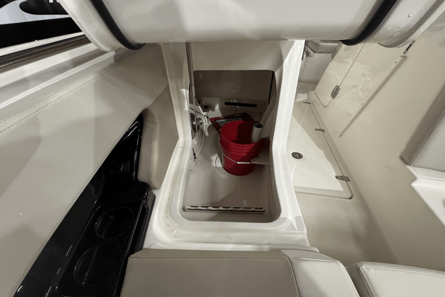 2025 Boston Whaler 240 Vantage Image Thumbnail #27