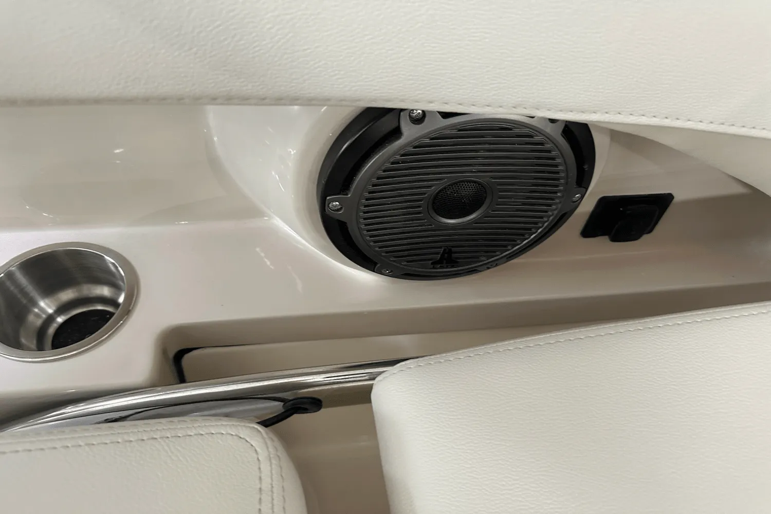 2025 Boston Whaler 240 Vantage Image Thumbnail #53