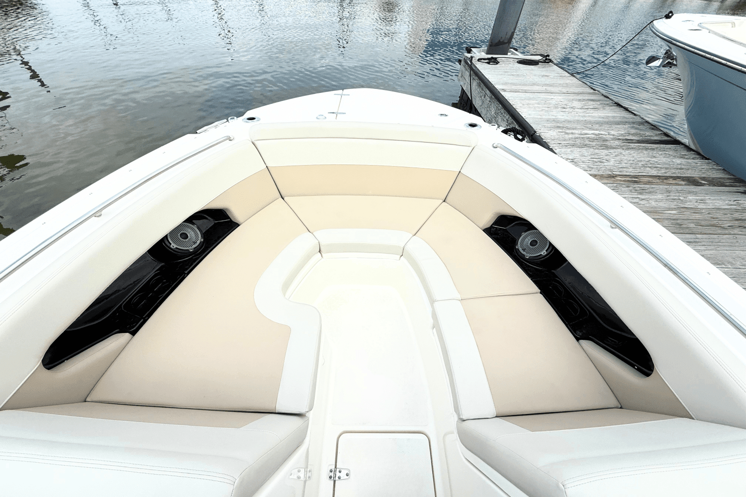 2025 Boston Whaler 240 Vantage Image Thumbnail #2
