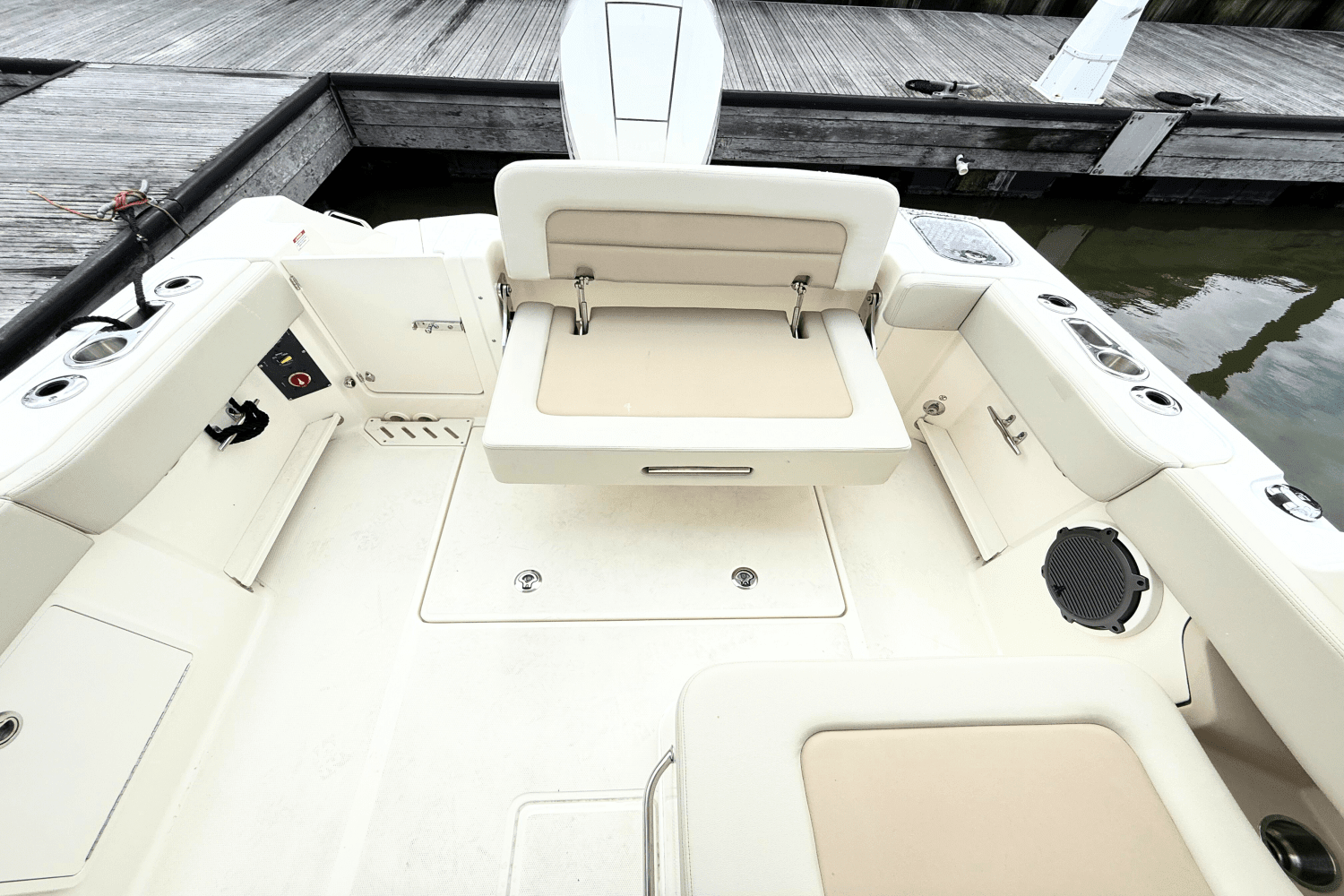 2025 Boston Whaler 240 Vantage Image Thumbnail #10