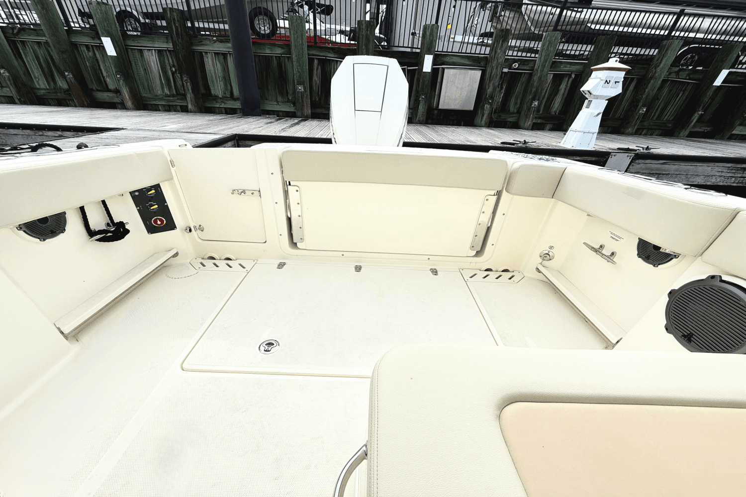 2025 Boston Whaler 240 Vantage Image Thumbnail #11