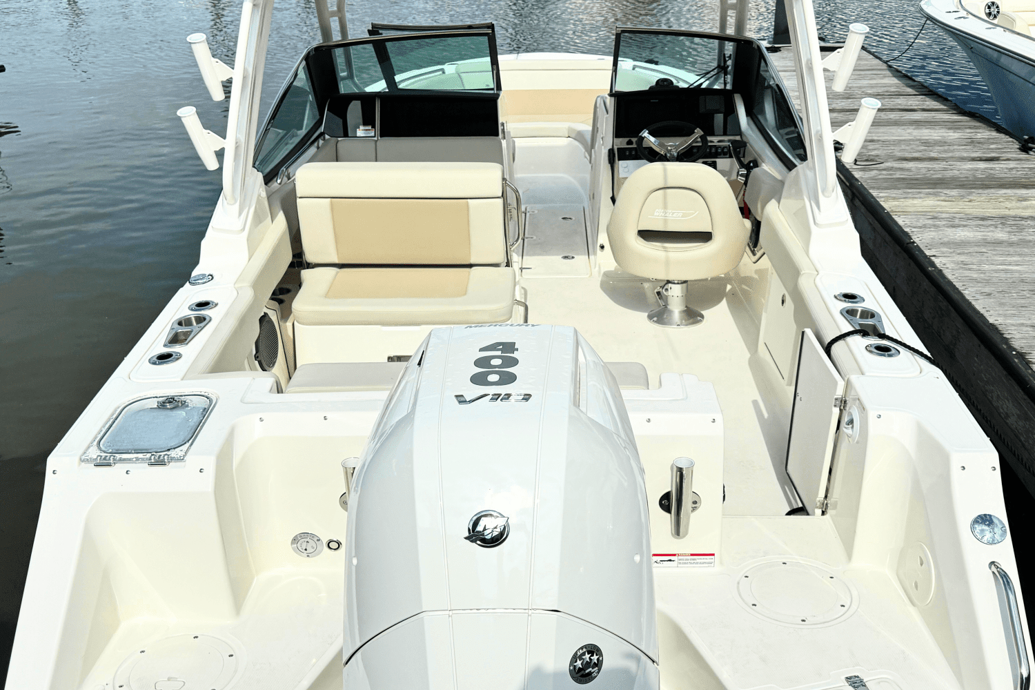 2025 Boston Whaler 240 Vantage Image Thumbnail #9