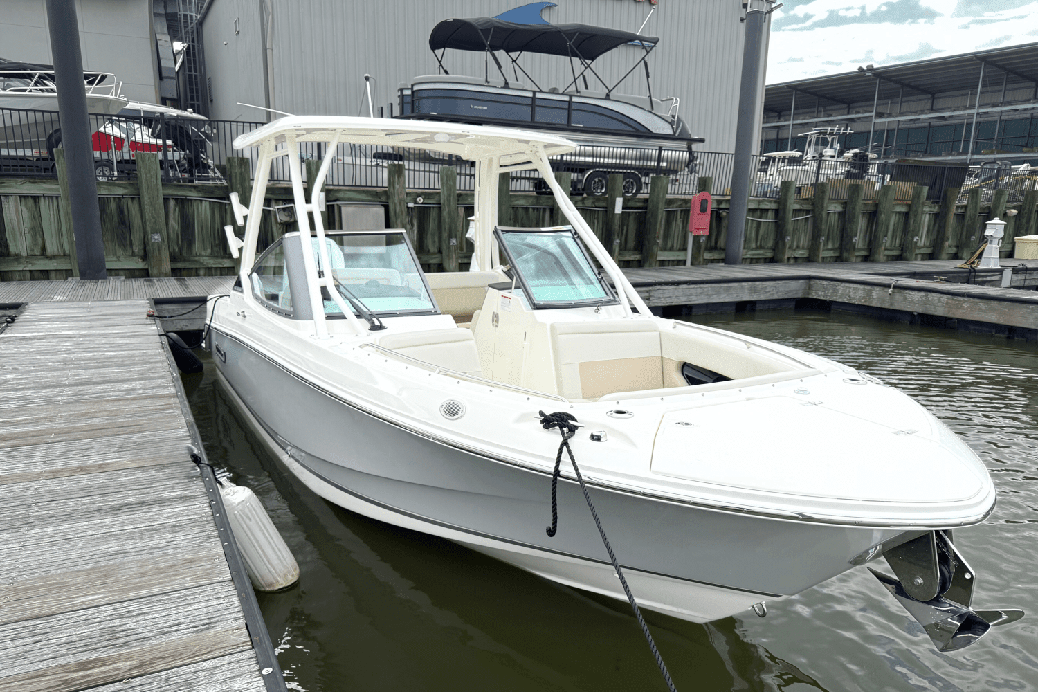 2025 Boston Whaler 240 Vantage Image Thumbnail #1