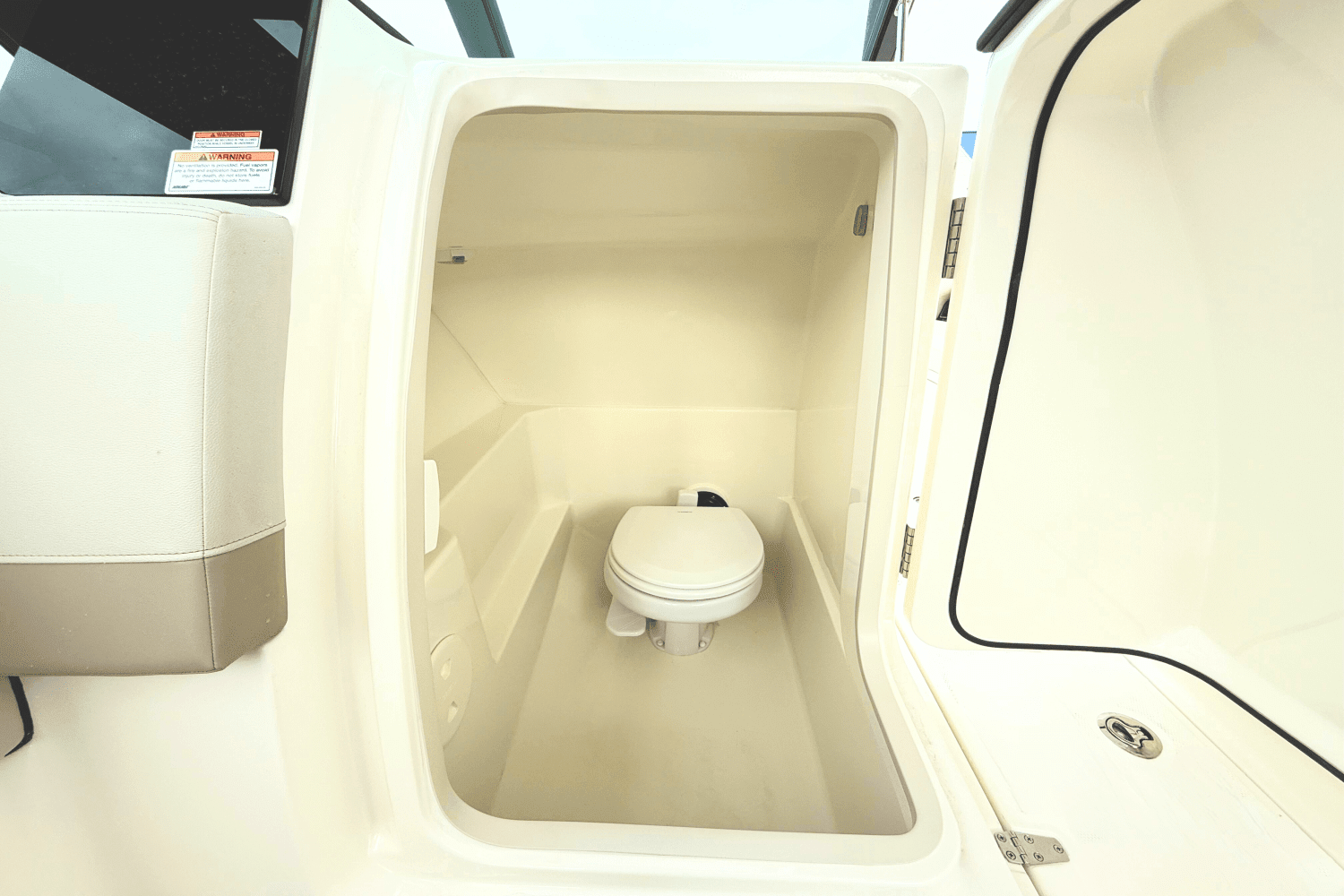 2025 Boston Whaler 240 Vantage Image Thumbnail #8