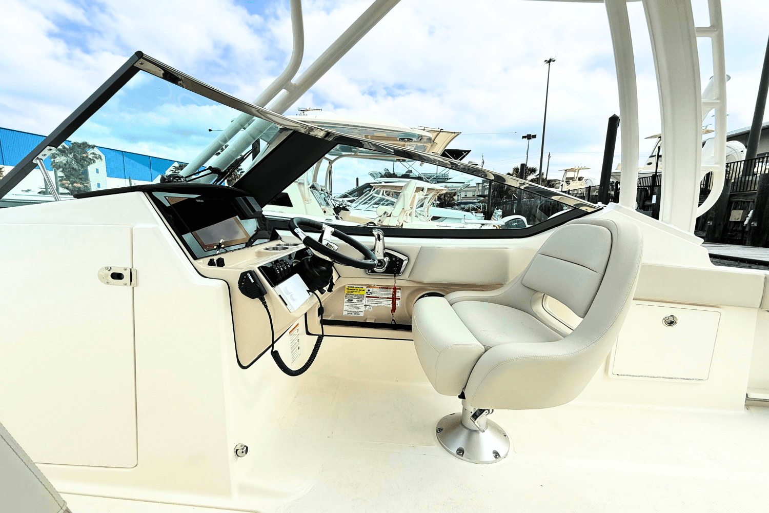 2025 Boston Whaler 240 Vantage Image Thumbnail #6