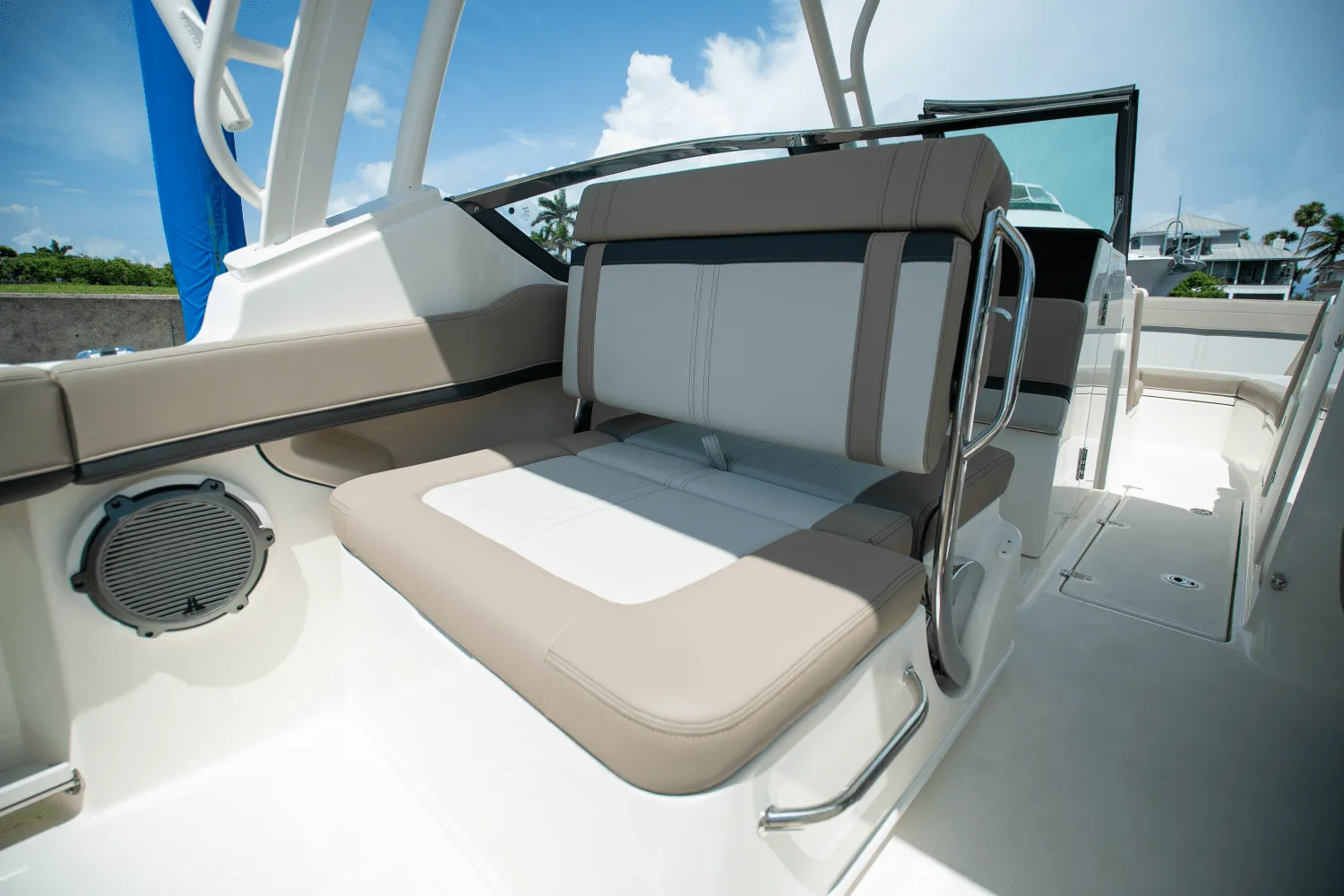 2025 Boston Whaler 240 Vantage Image Thumbnail #11