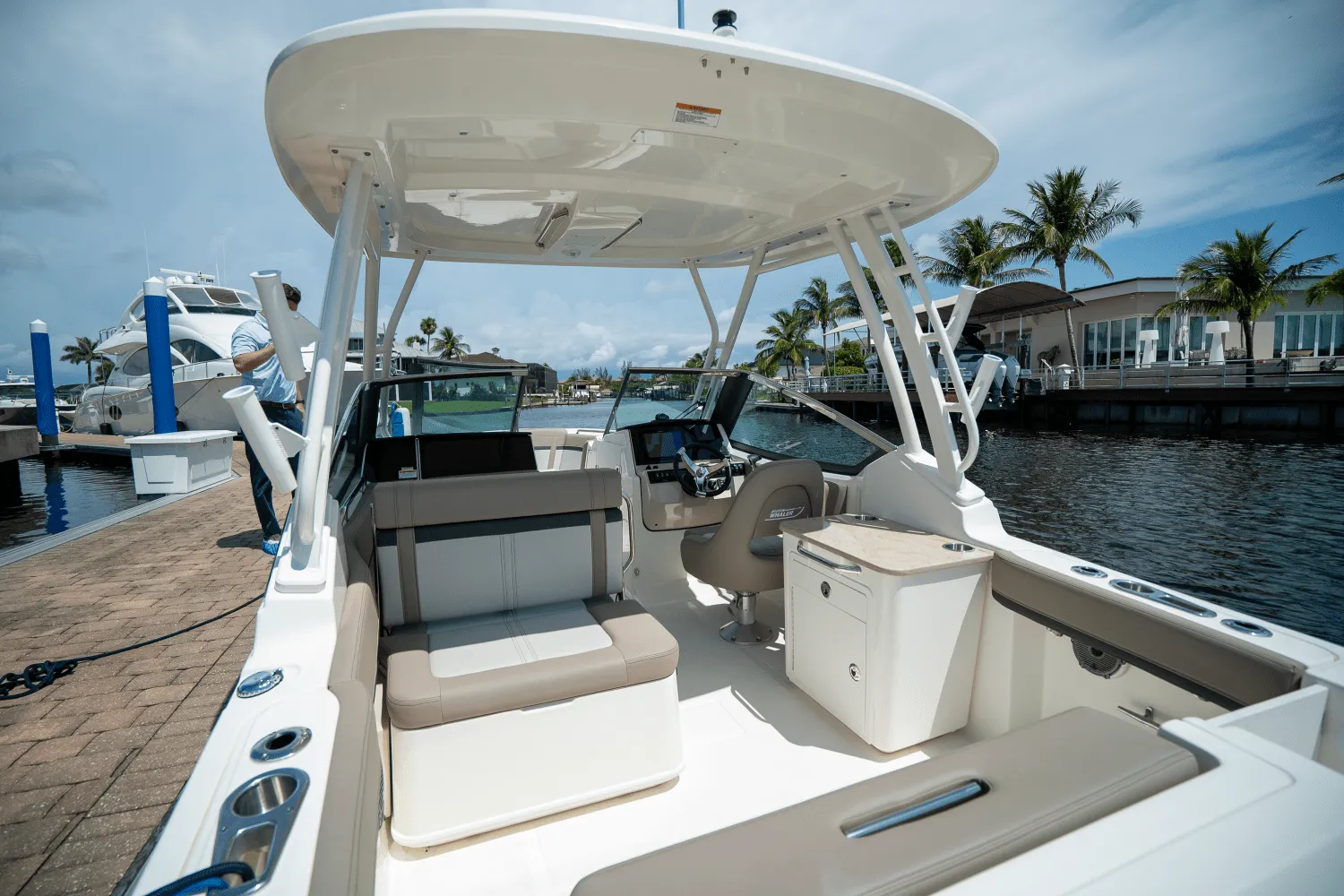 2025 Boston Whaler 240 Vantage Image Thumbnail #5