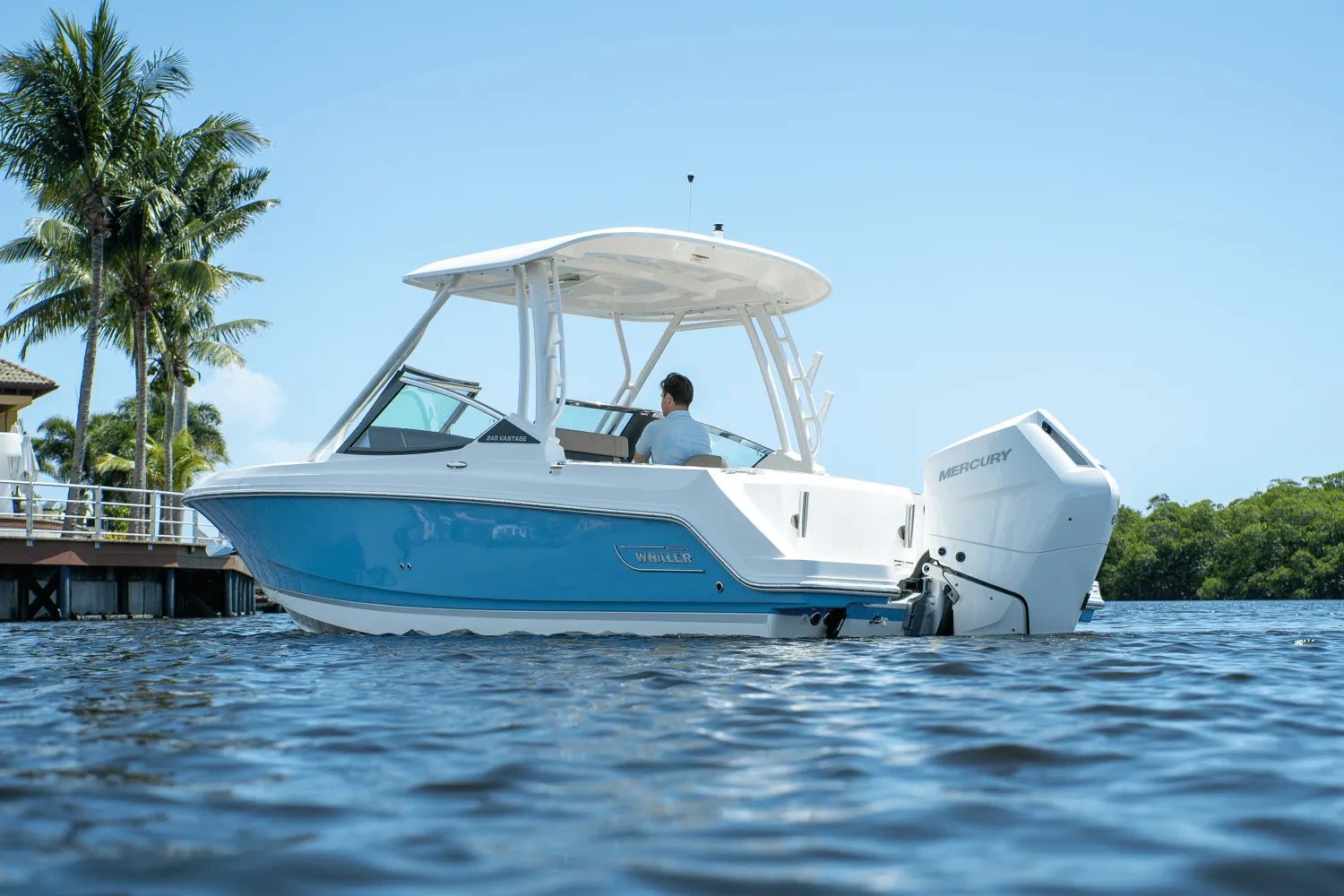 2025 Boston Whaler 240 Vantage Image Thumbnail #1