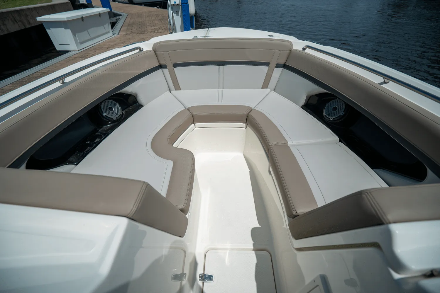 2025 Boston Whaler 240 Vantage Image Thumbnail #18