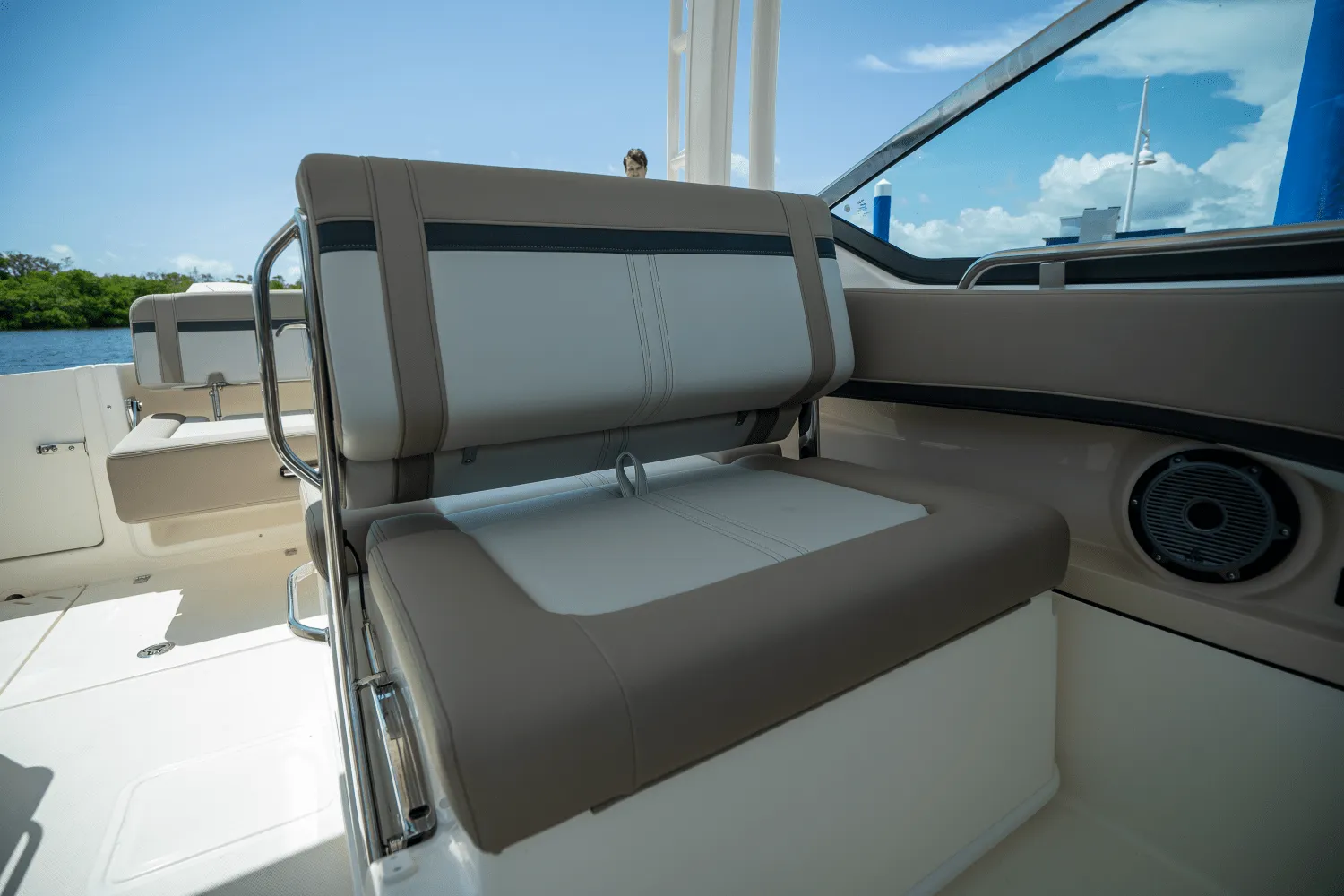 2025 Boston Whaler 240 Vantage Image Thumbnail #12