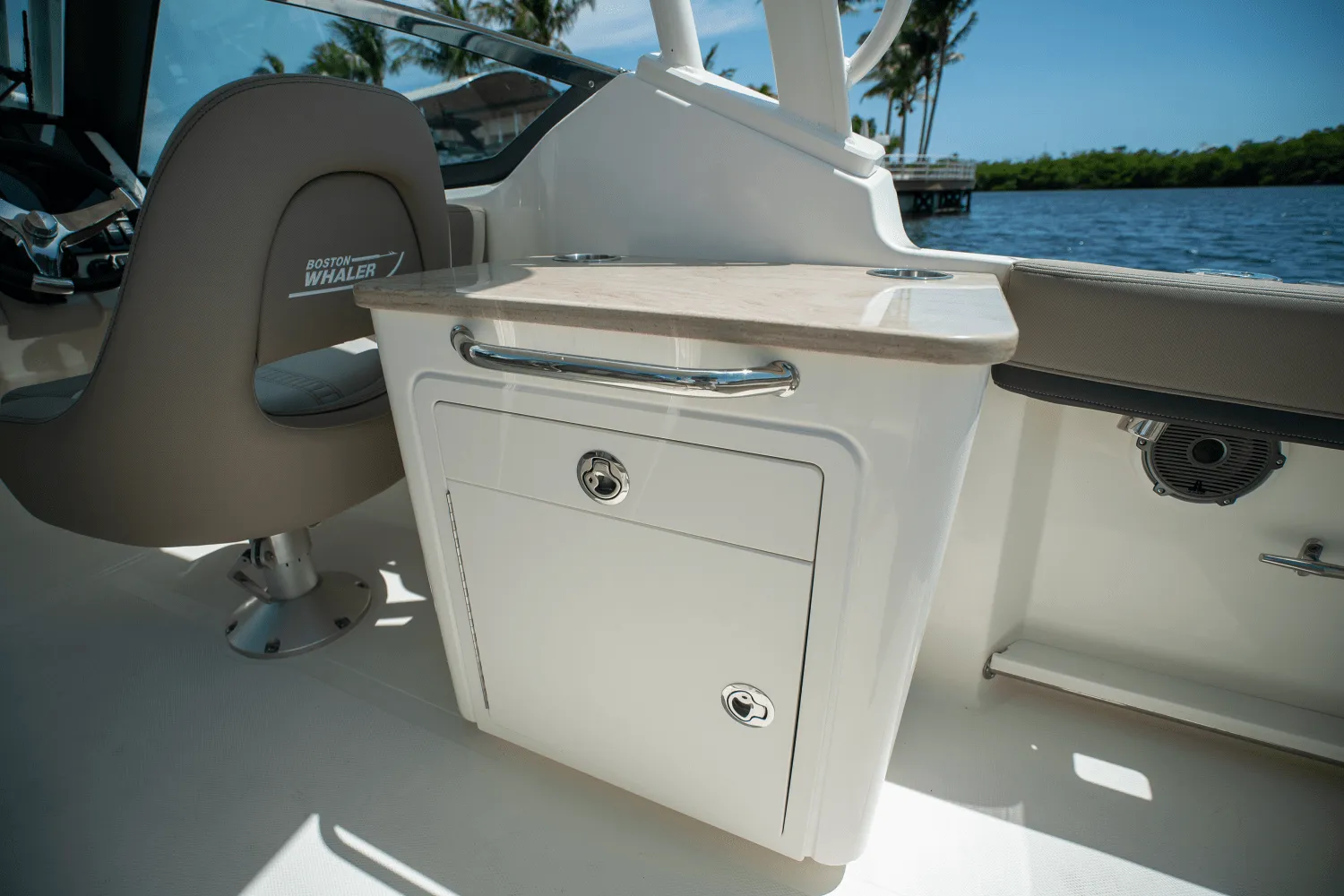 2025 Boston Whaler 240 Vantage Image Thumbnail #9