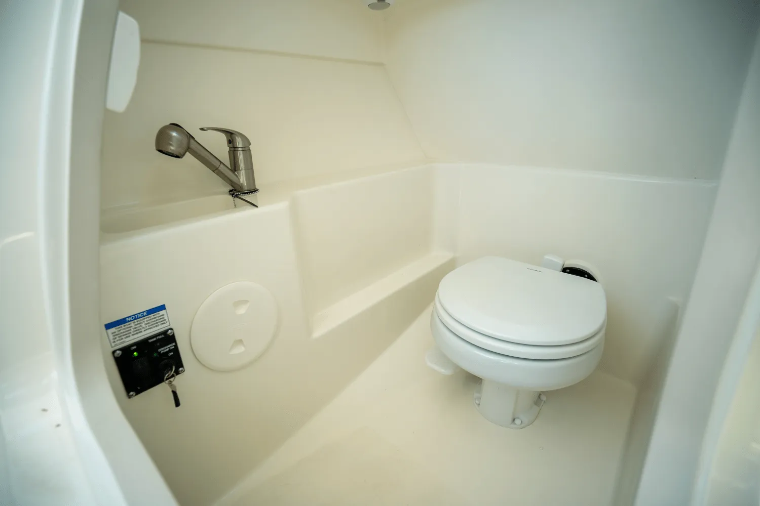 2025 Boston Whaler 240 Vantage Image Thumbnail #17