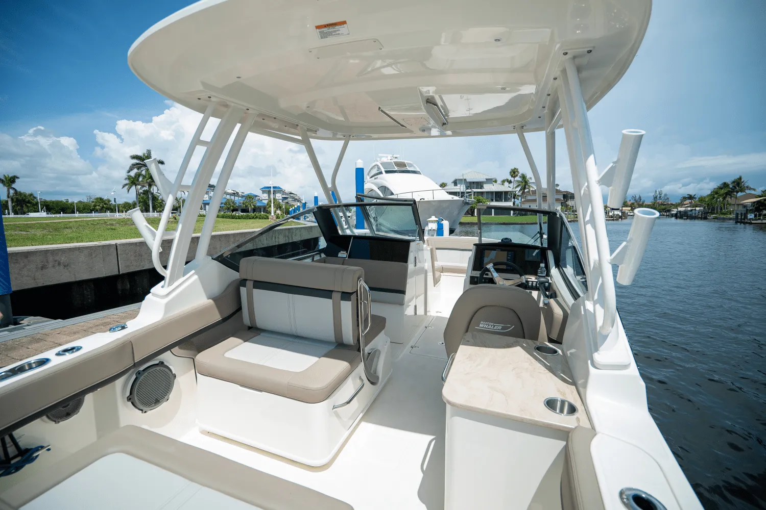 2025 Boston Whaler 240 Vantage Image Thumbnail #6