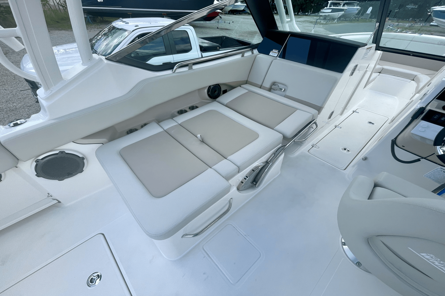 2025 Boston Whaler 240 Vantage Image Thumbnail #11