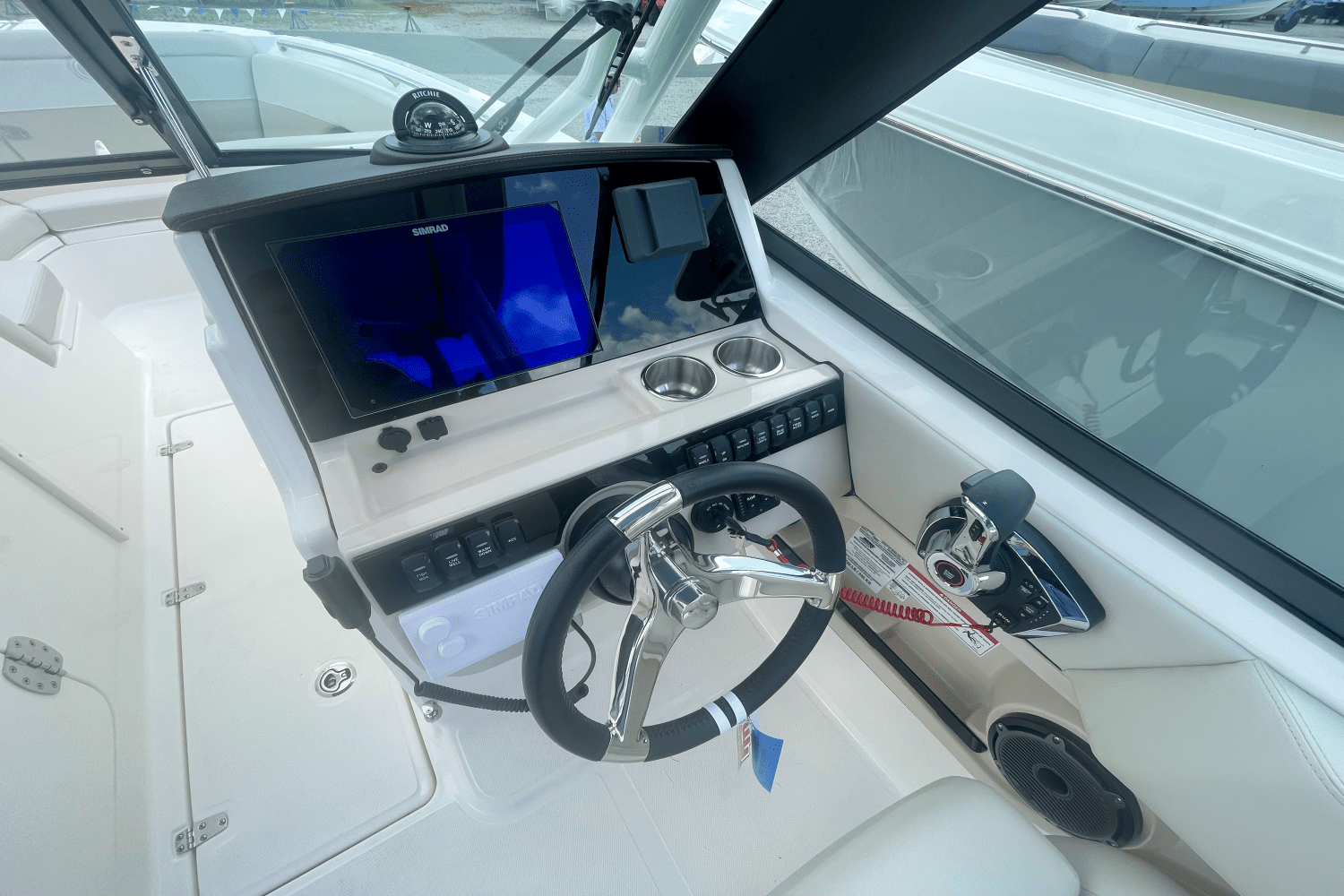 2025 Boston Whaler 240 Vantage Image Thumbnail #14