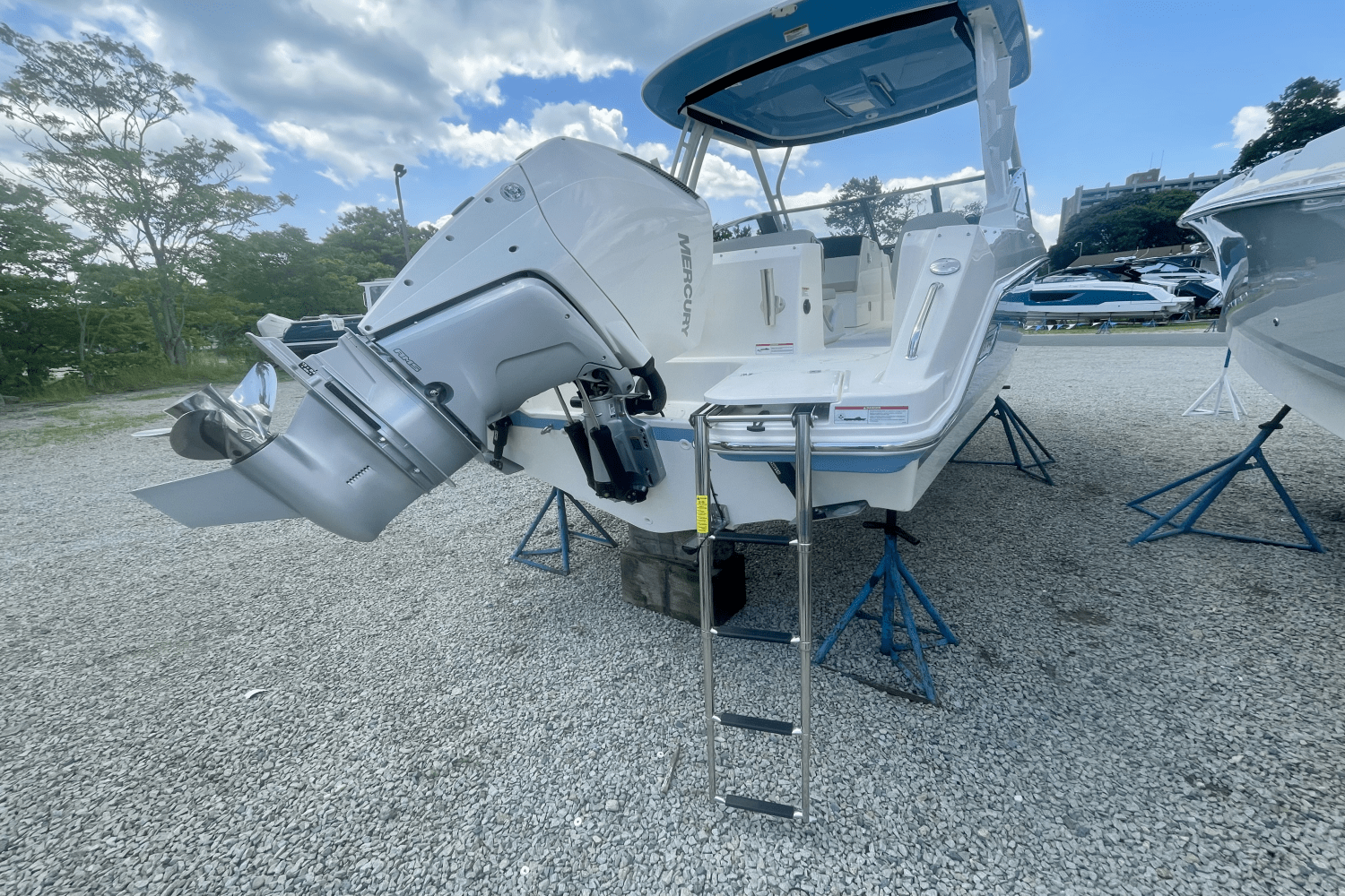 2025 Boston Whaler 240 Vantage Image Thumbnail #1