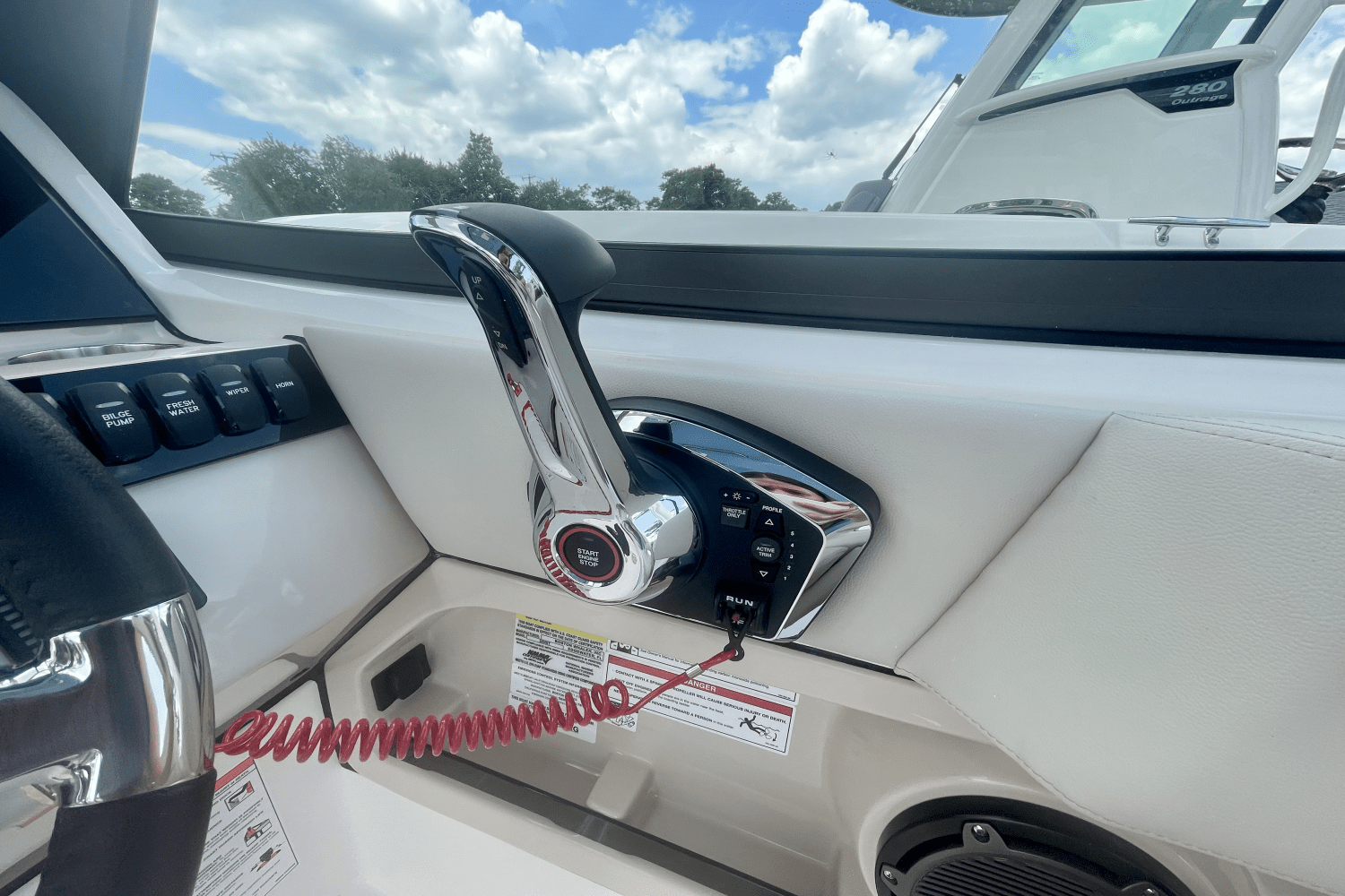 2025 Boston Whaler 240 Vantage Image Thumbnail #16