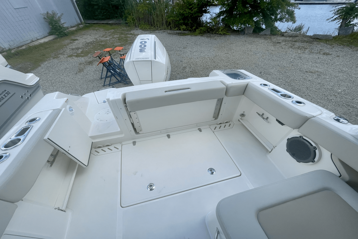 2025 Boston Whaler 240 Vantage Image Thumbnail #6