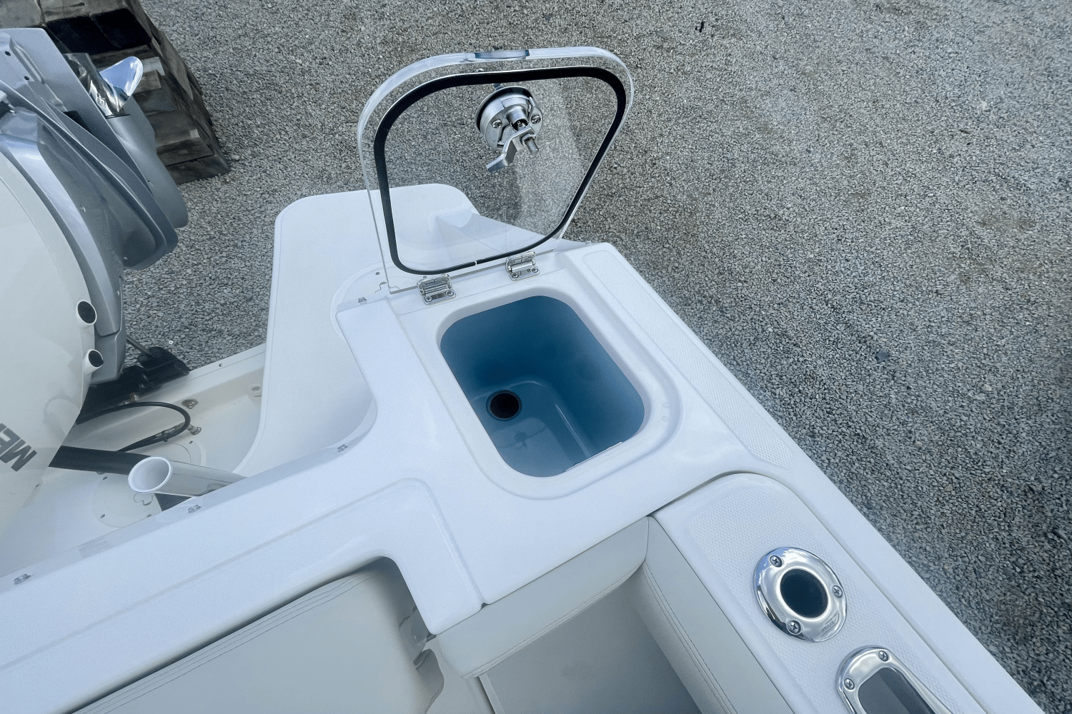 2025 Boston Whaler 240 Vantage Image Thumbnail #9