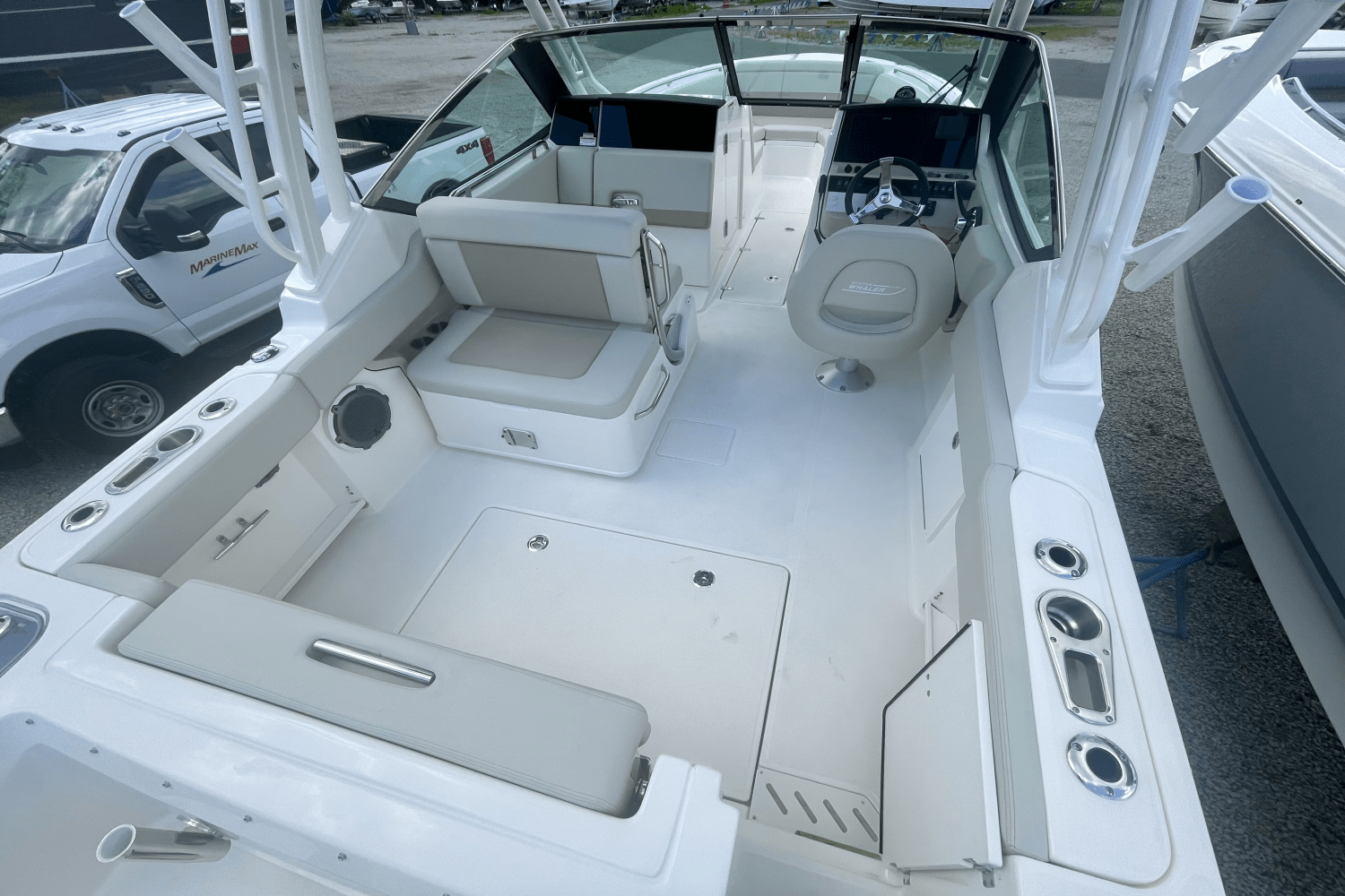 2025 Boston Whaler 240 Vantage Image Thumbnail #4