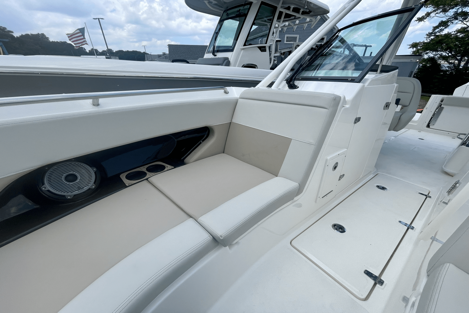 2025 Boston Whaler 240 Vantage Image Thumbnail #25