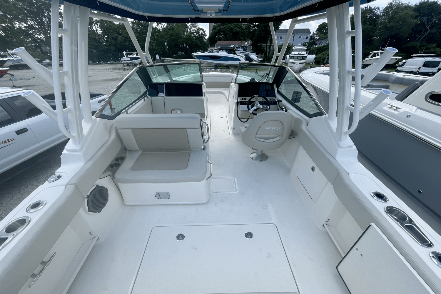 2025 Boston Whaler 240 Vantage Image Thumbnail #2