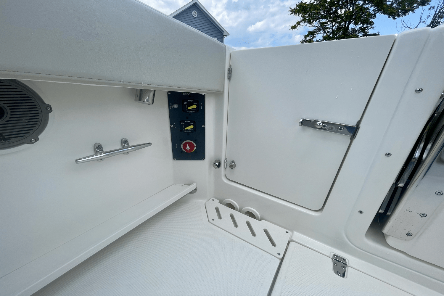 2025 Boston Whaler 240 Vantage Image Thumbnail #5