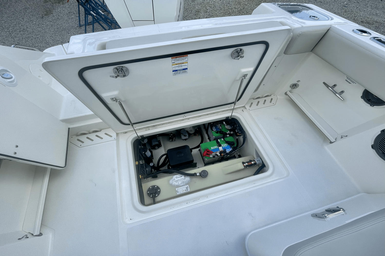 2025 Boston Whaler 240 Vantage Image Thumbnail #8