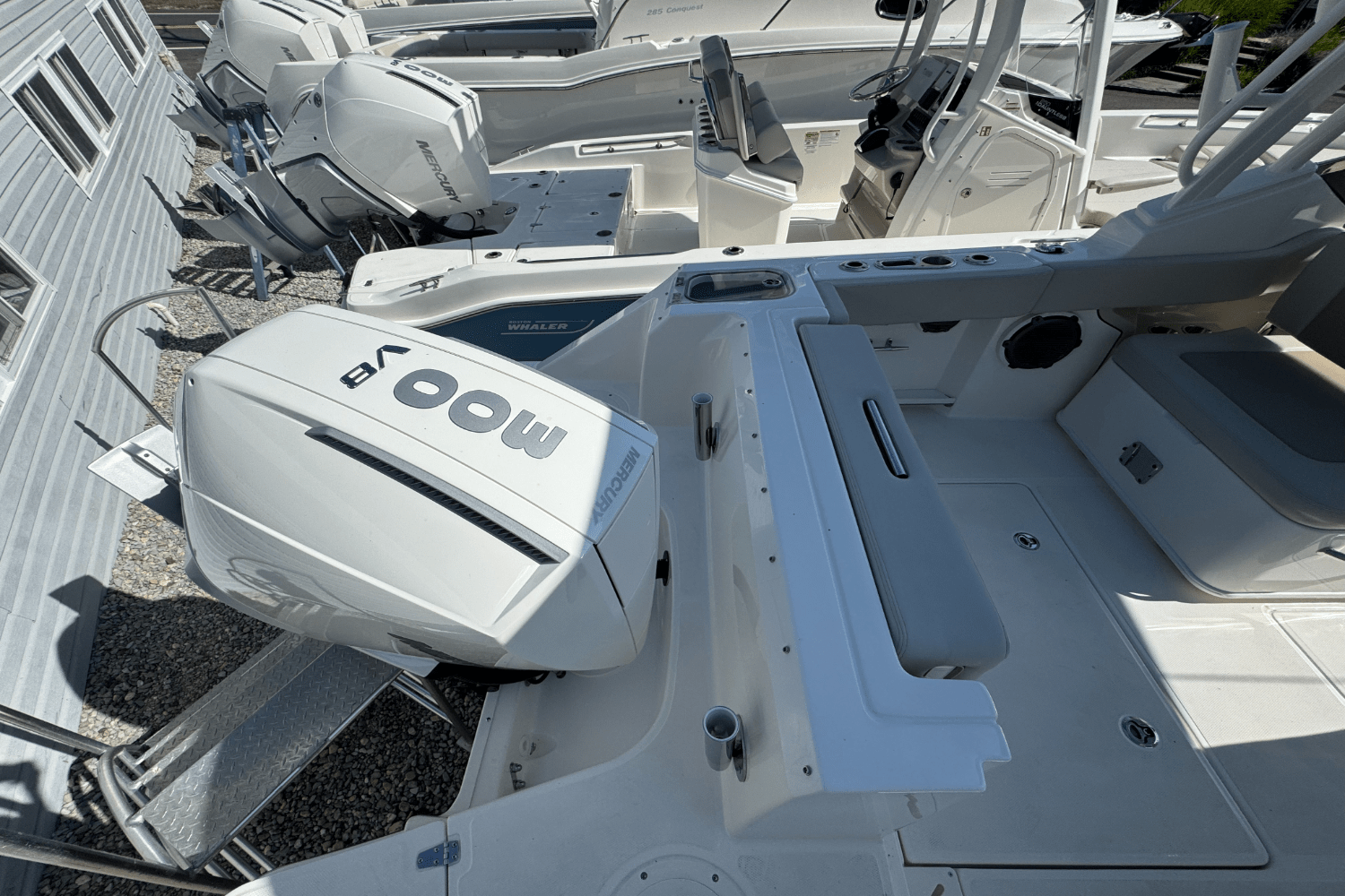 2026 Boston Whaler 240 Vantage Image Thumbnail #3