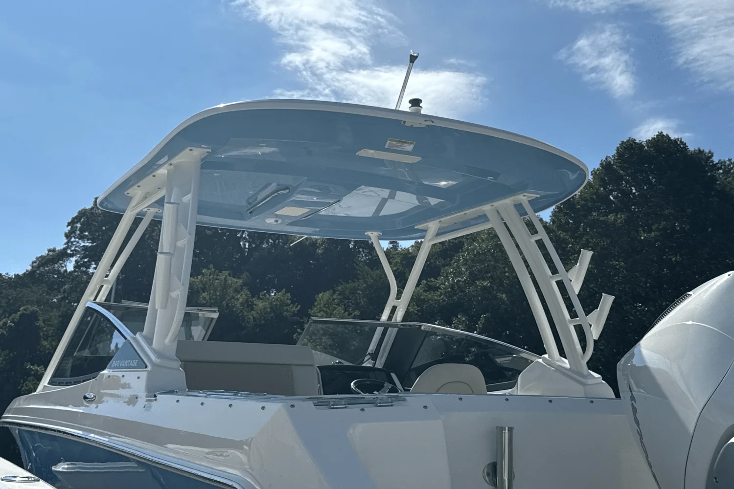 2026 Boston Whaler 240 Vantage Image Thumbnail #6