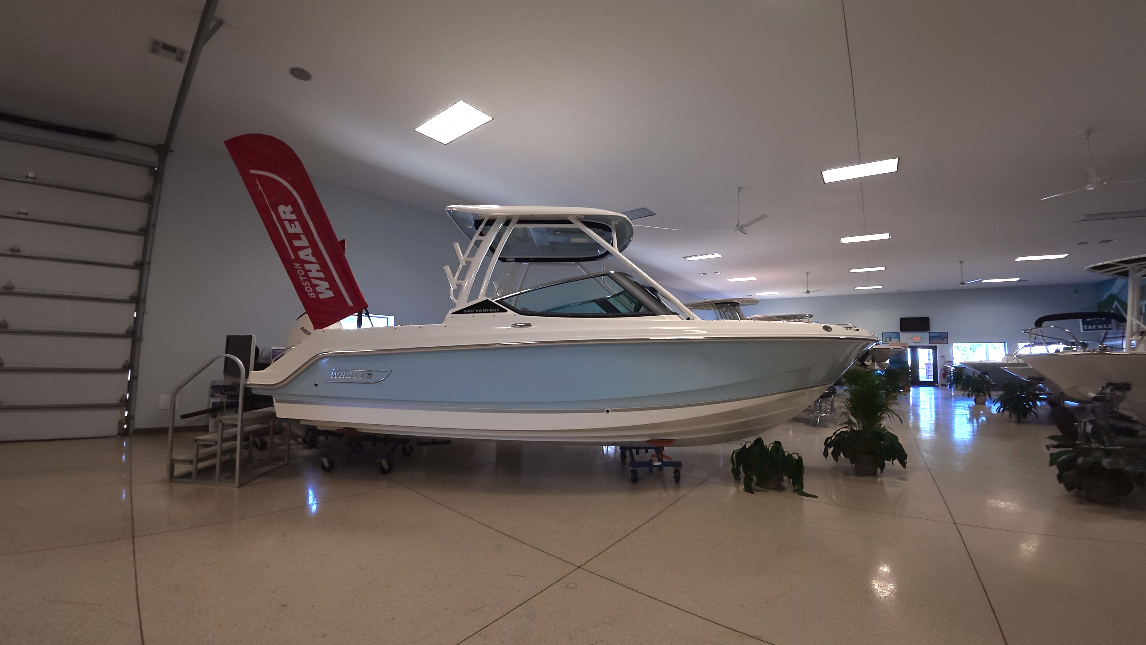 2026 Boston Whaler 240 Vantage