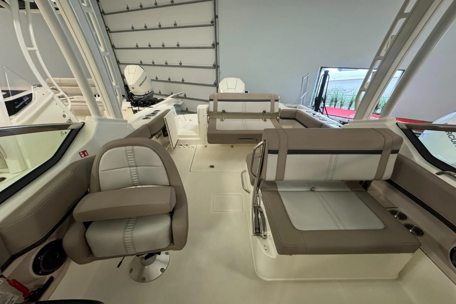 2026 Boston Whaler 240 Vantage Image Thumbnail #16