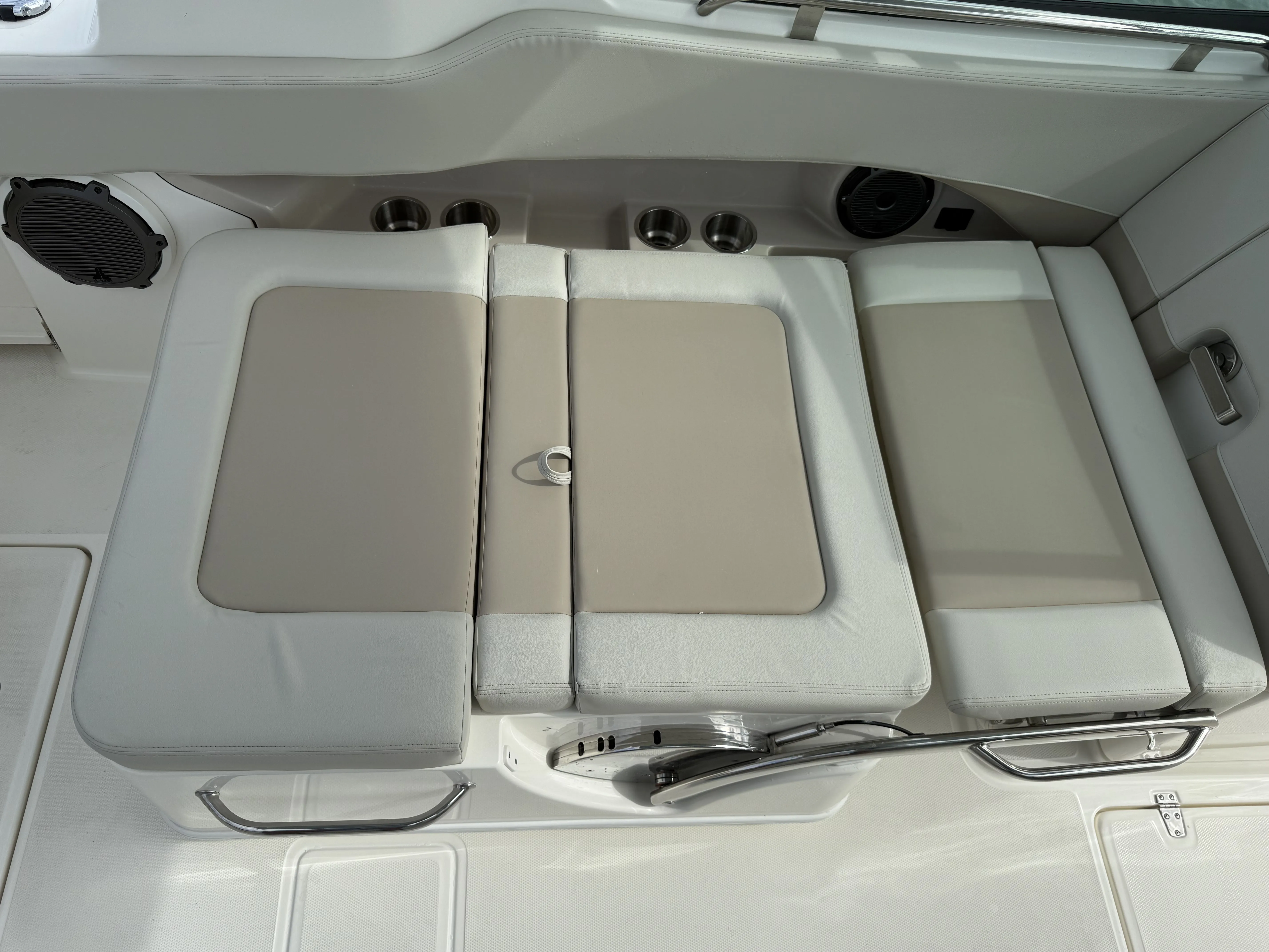 2026 Boston Whaler 240 Vantage Image Thumbnail #9