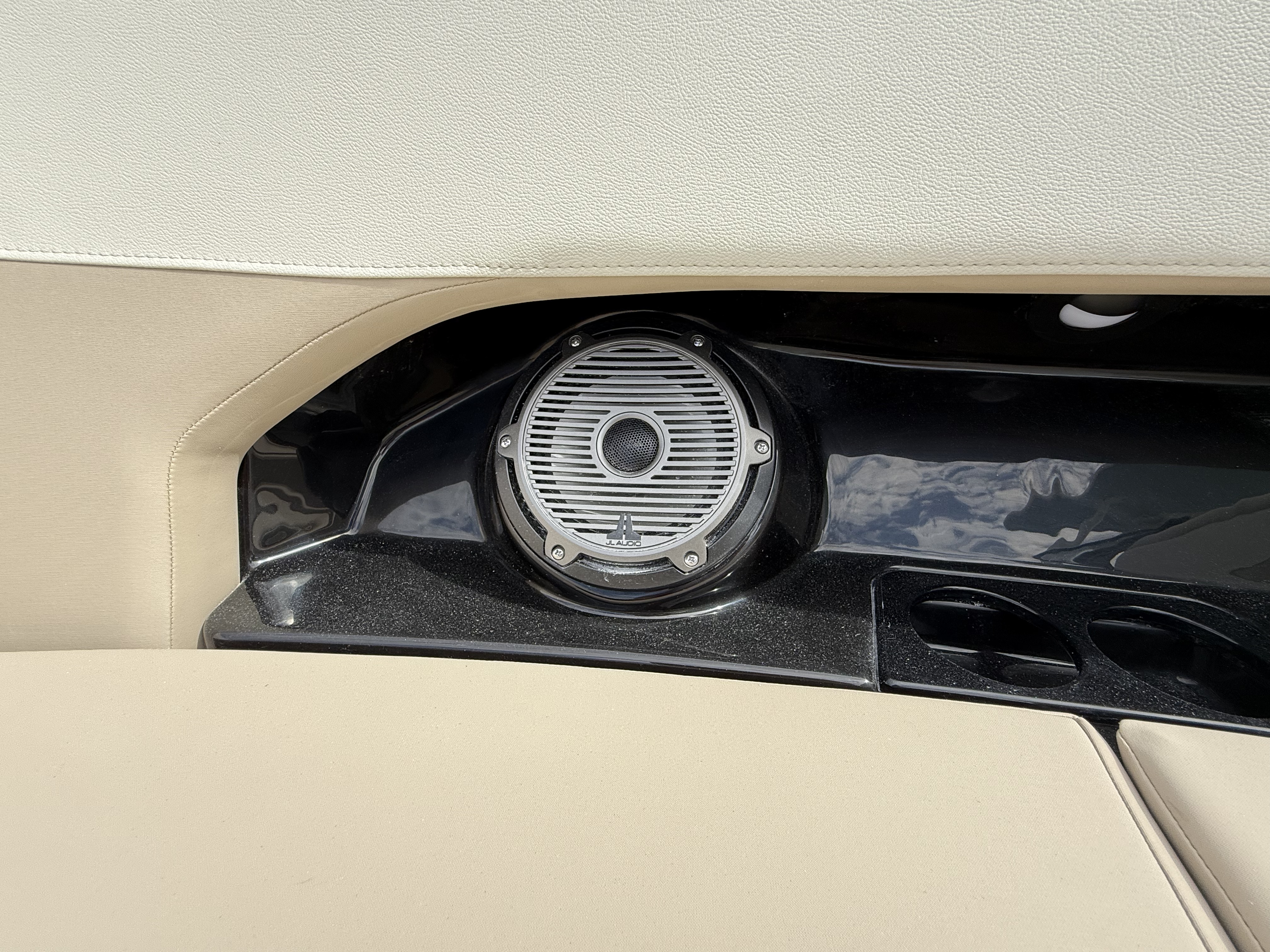 2026 Boston Whaler 240 Vantage Image Thumbnail #13