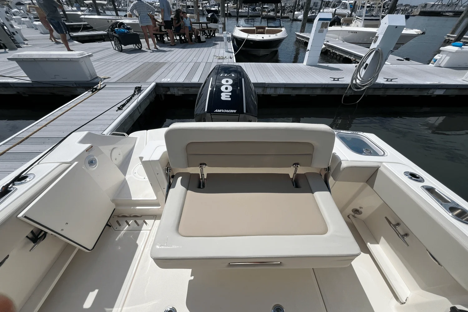 2026 Boston Whaler 240 Vantage Image Thumbnail #4