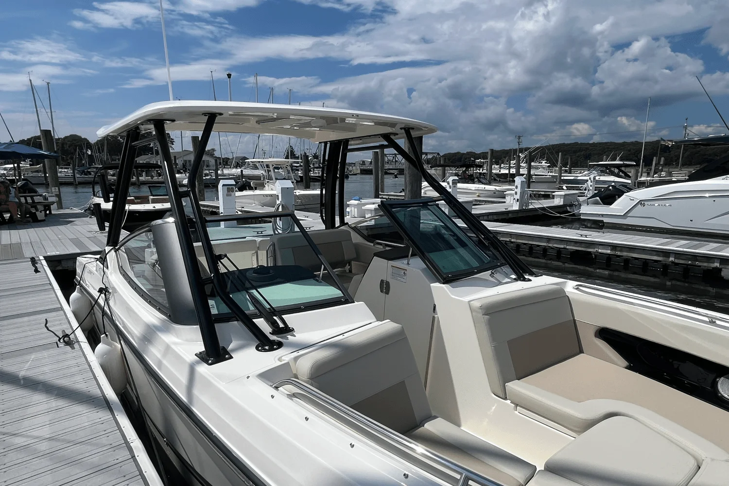 2026 Boston Whaler 240 Vantage Image Thumbnail #14