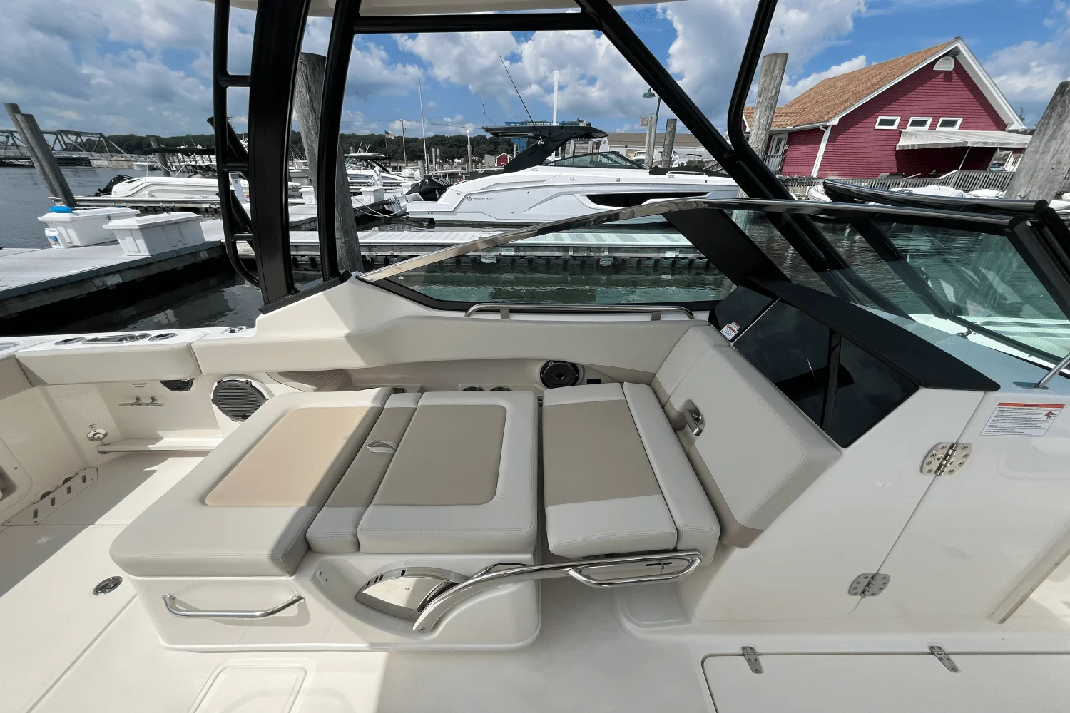 2026 Boston Whaler 240 Vantage Image Thumbnail #6