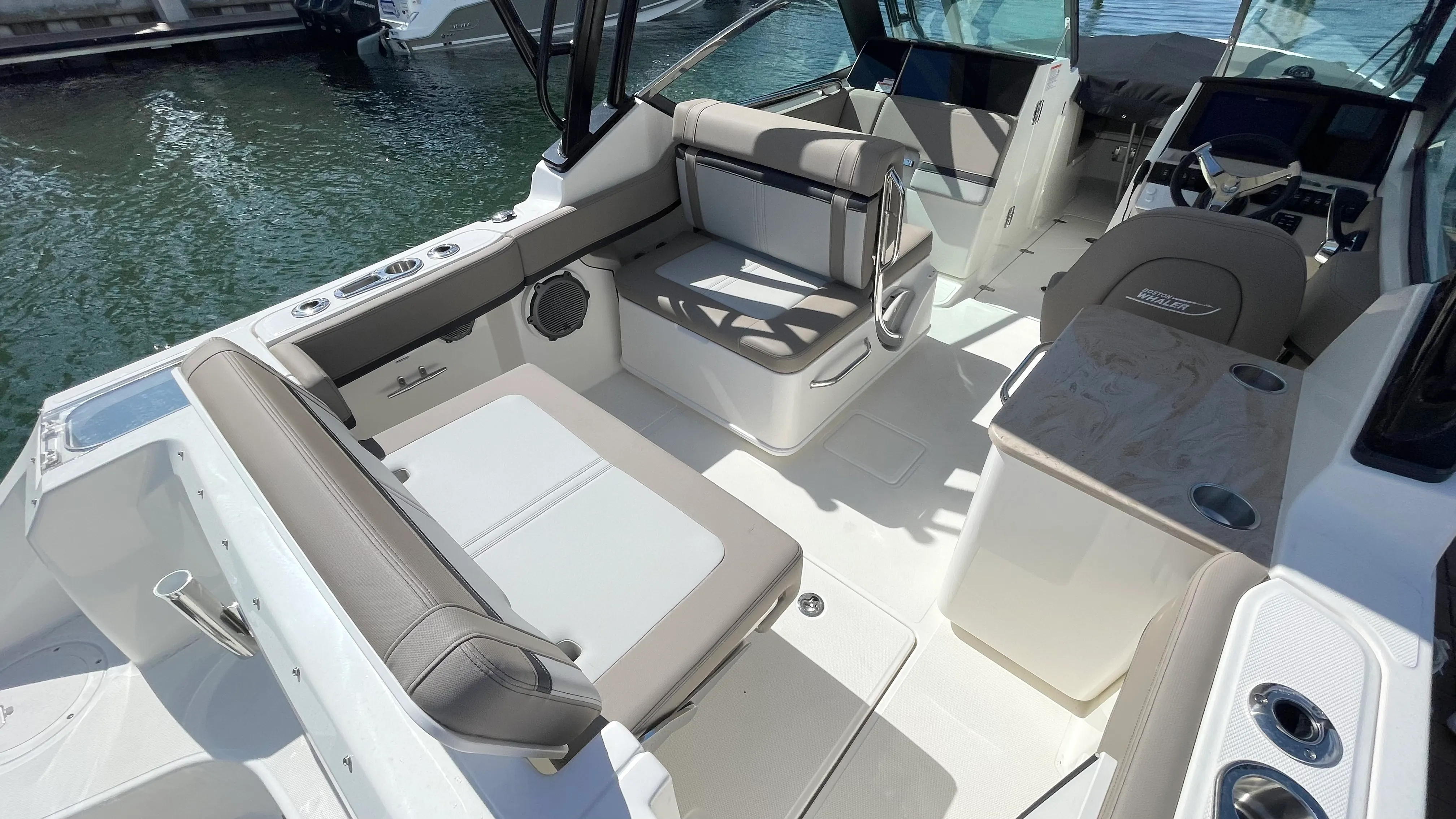 2026 Boston Whaler 240 Vantage Image Thumbnail #2