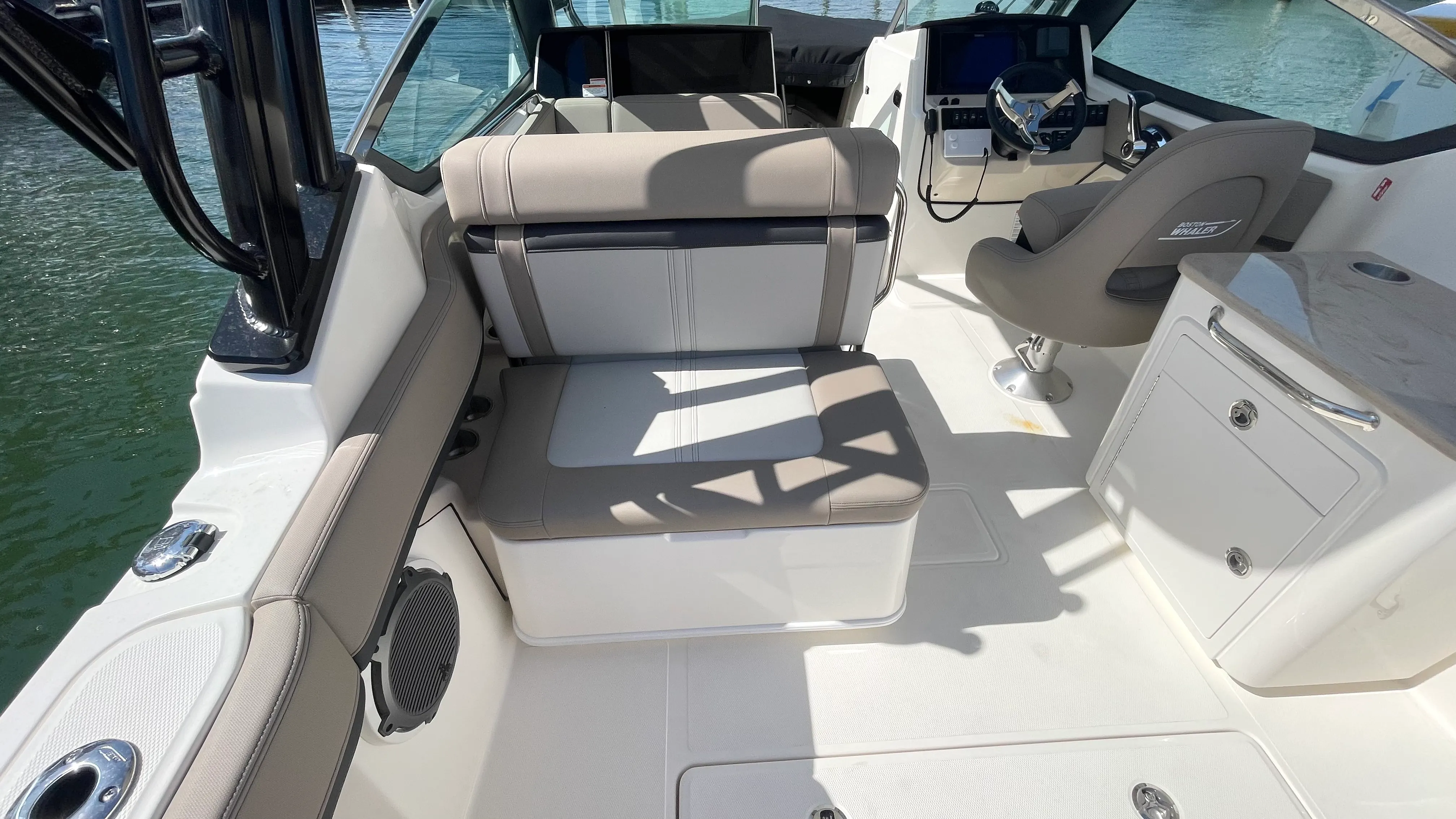 2026 Boston Whaler 240 Vantage Image Thumbnail #5