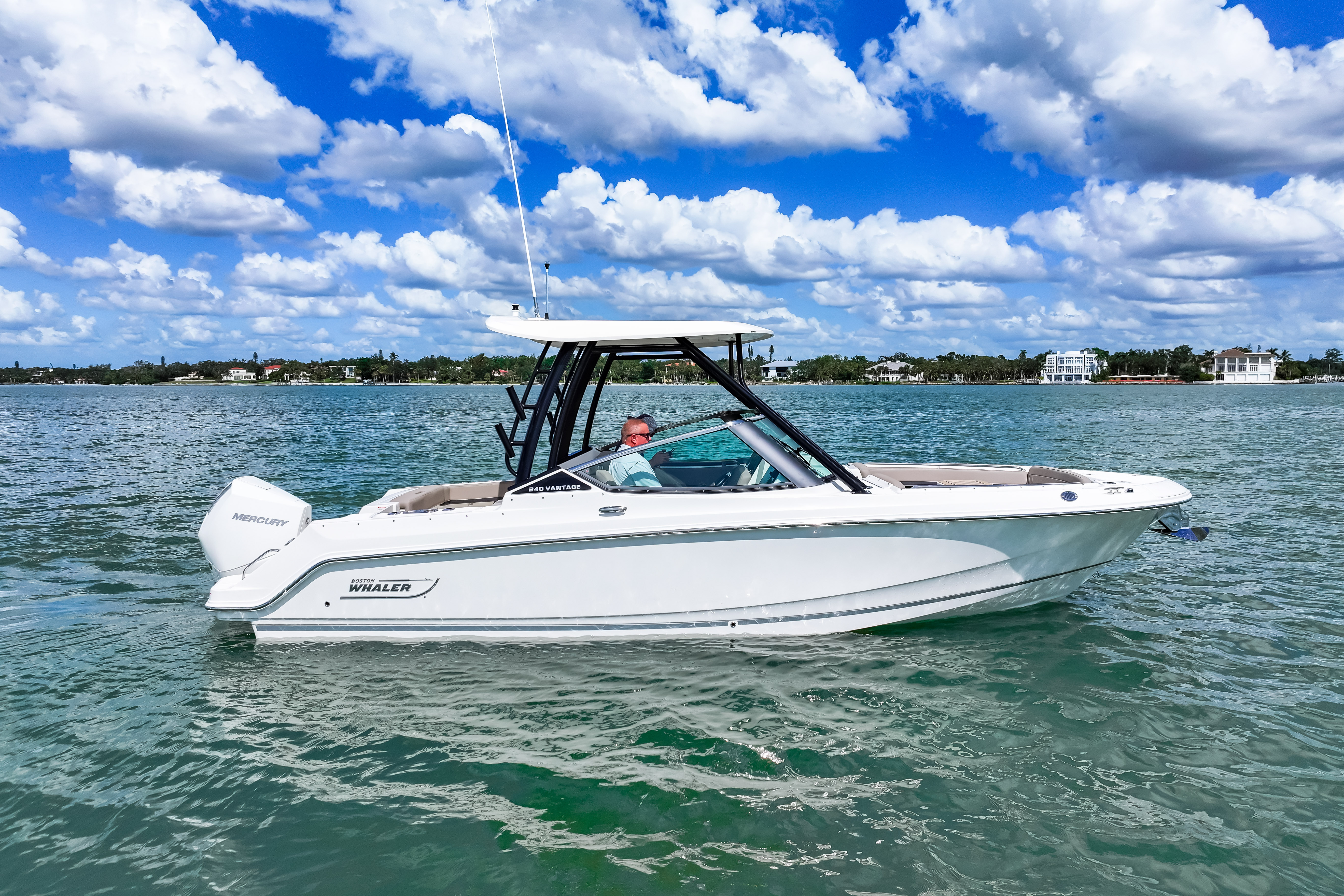 2026 Boston Whaler 240 Vantage Image Thumbnail #4