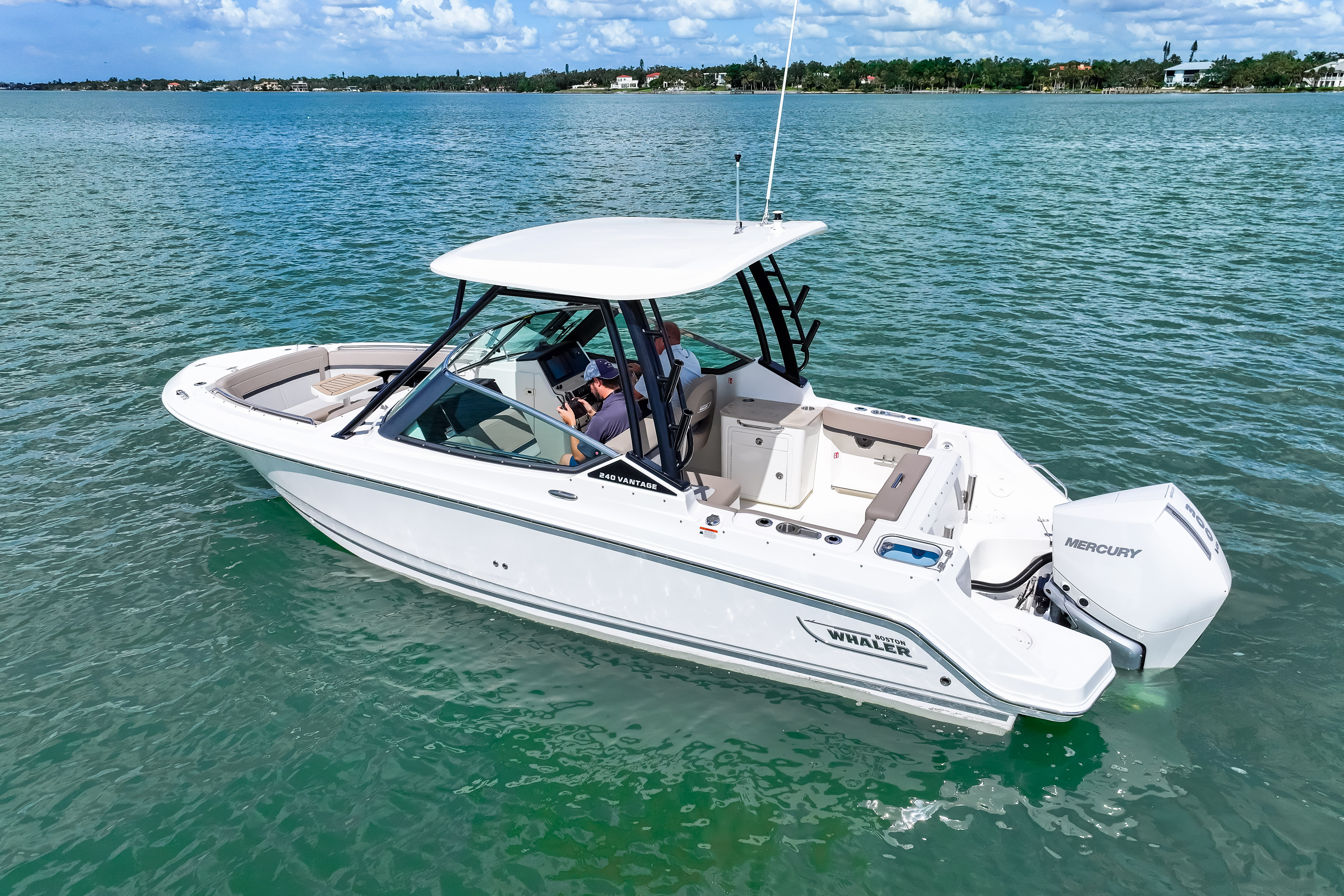 2026 Boston Whaler 240 Vantage Image Thumbnail #8