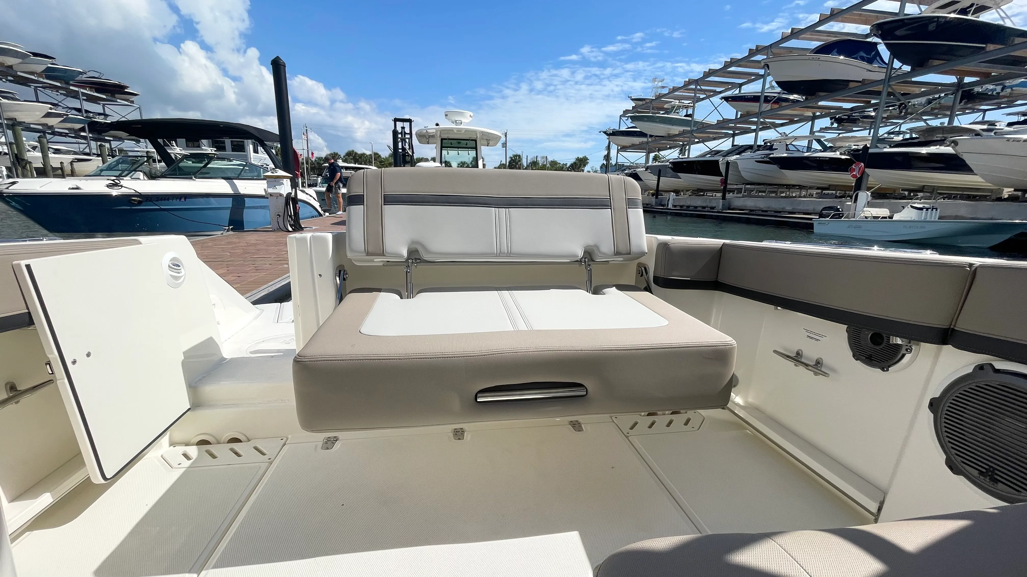 2026 Boston Whaler 240 Vantage Image Thumbnail #4